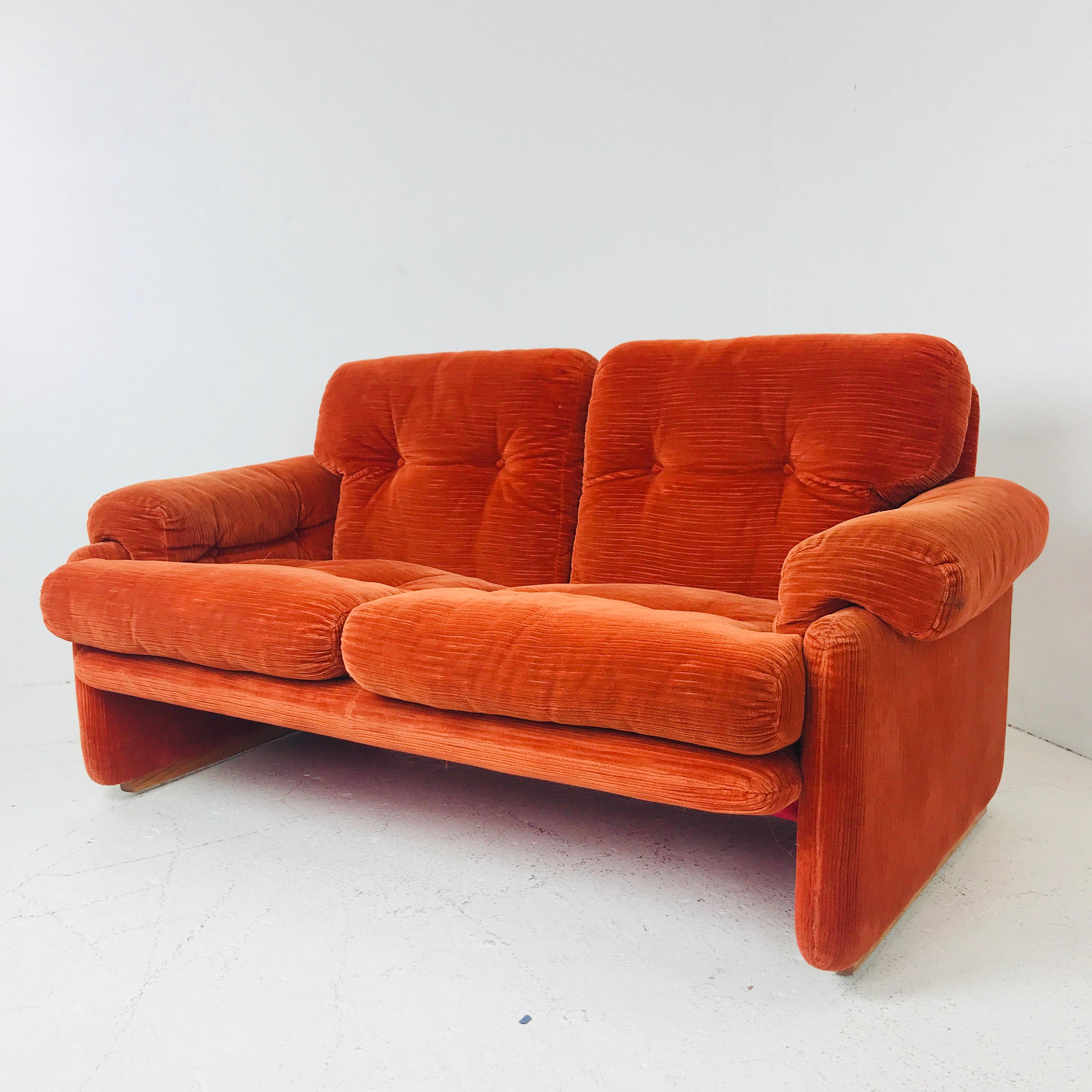 Orange Settee/Loveset by Tobia Scarpa for B&B Italia. Sofa is lightweight and in good vintage condition with original fabric, circa 1970s.
Small tear in fabric on back of settee near foot.

Dimensions:
60w x 34d x 27h
seat height 17
