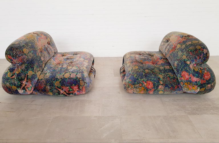 Tobia Scarpa Soriana lounge chairs for Cassina, Italy, 1970s

Chair covered in a floral velvet fabric. The Chrome is in very good condition throughout. This iconic chair could be used as is or recovered.