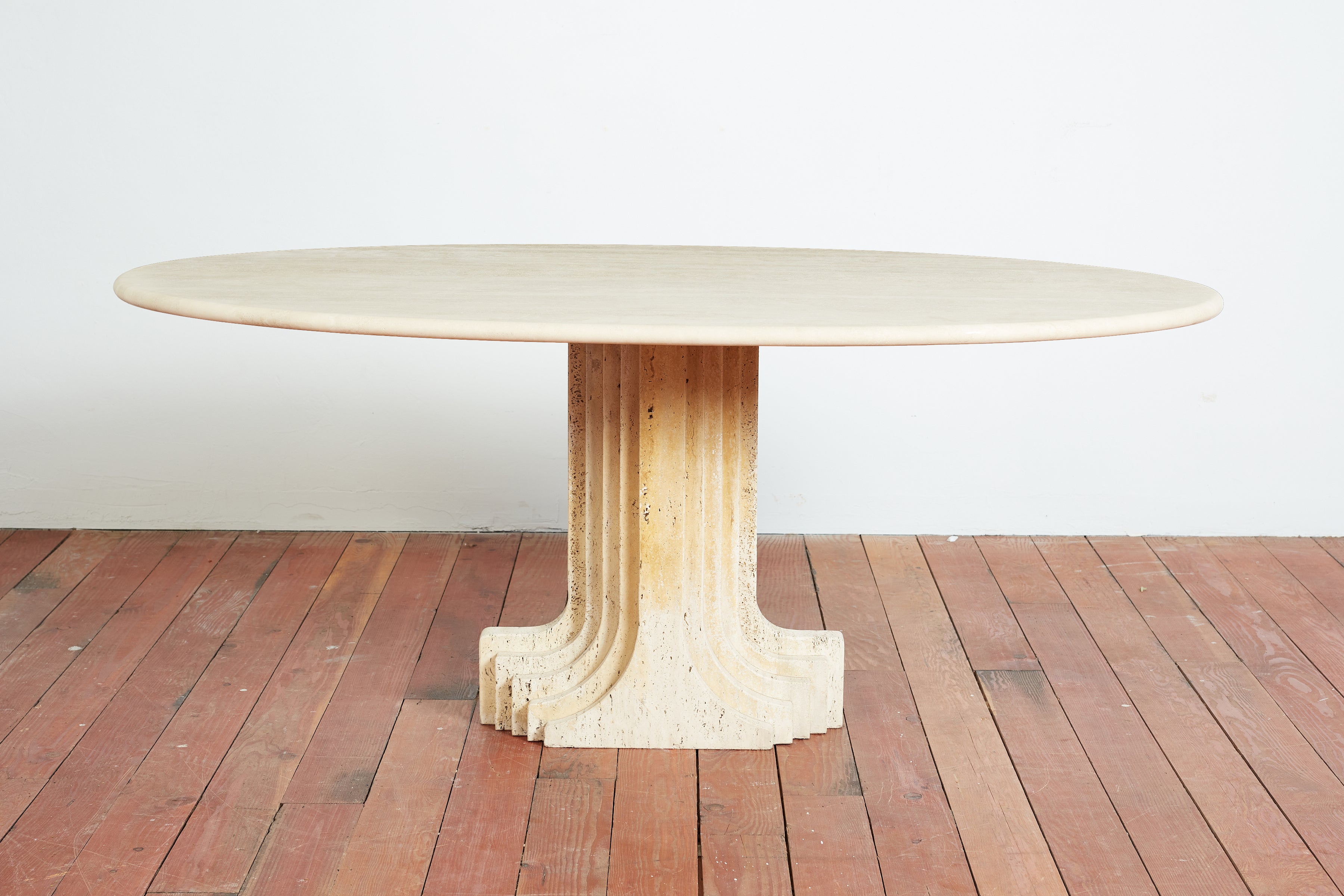 Gorgeous oval shaped table by Carlo Scarpa in cream travertine marble. 
Italy, 1970's 
