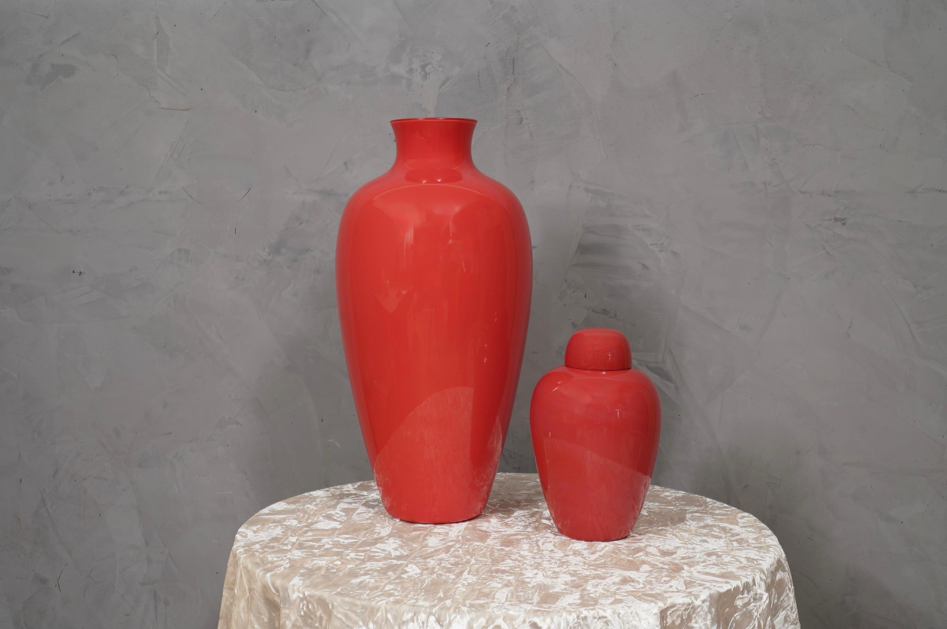 With its unique features and meticulous attention to detail, this object is a testament to Tobia Scarpa's innovative vision and artistic sensibility.

The small jar is in coral opal Murano glass, meticulously manufactured by Venini, vase with lid