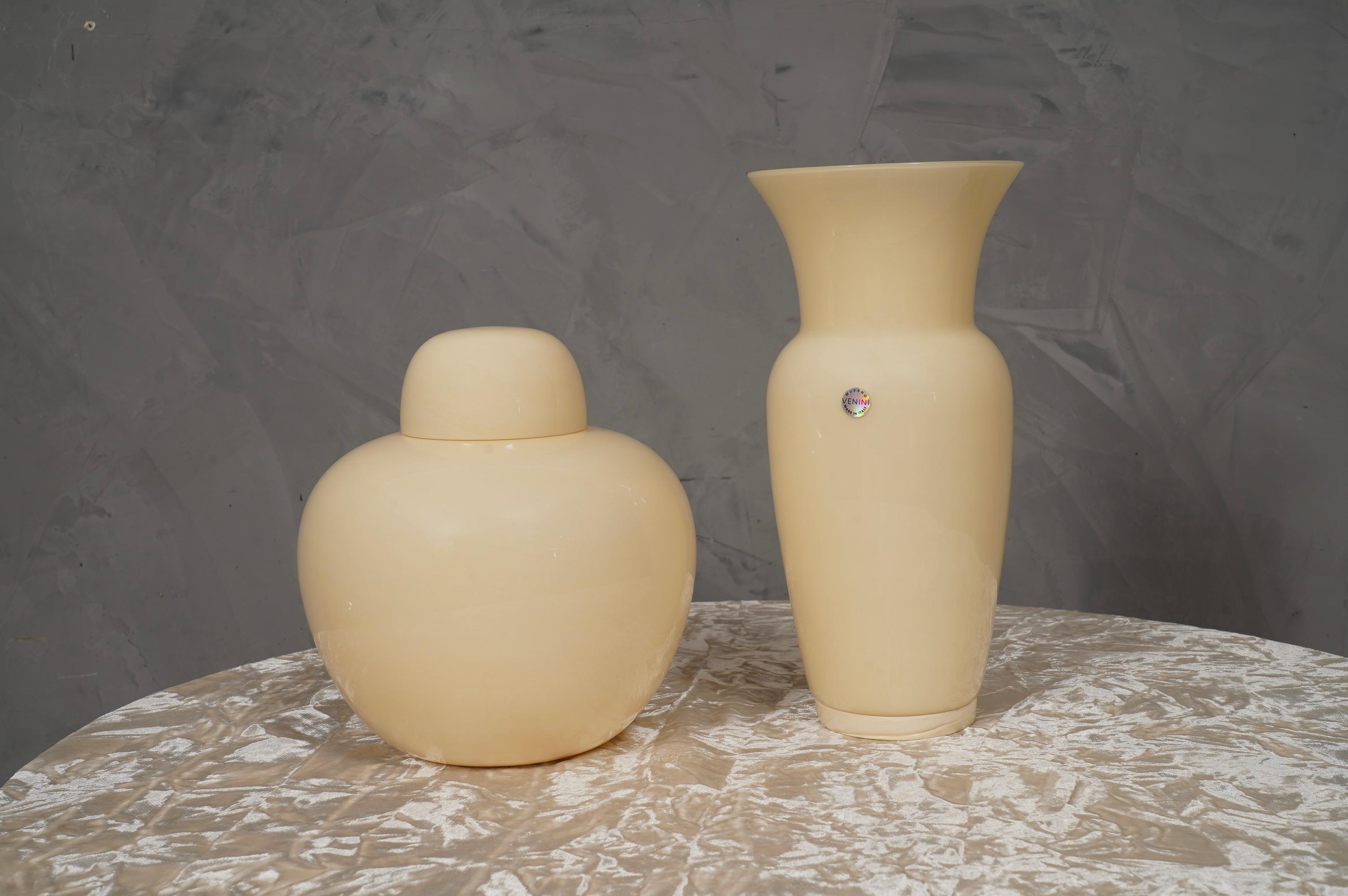 With its unique features and meticulous attention to detail, this object is a testament to Tobia Scarpa's innovative vision and artistic sensibility.

The small jar is in ivory opal Murano glass, meticulously manufactured by Venini, vase with lid