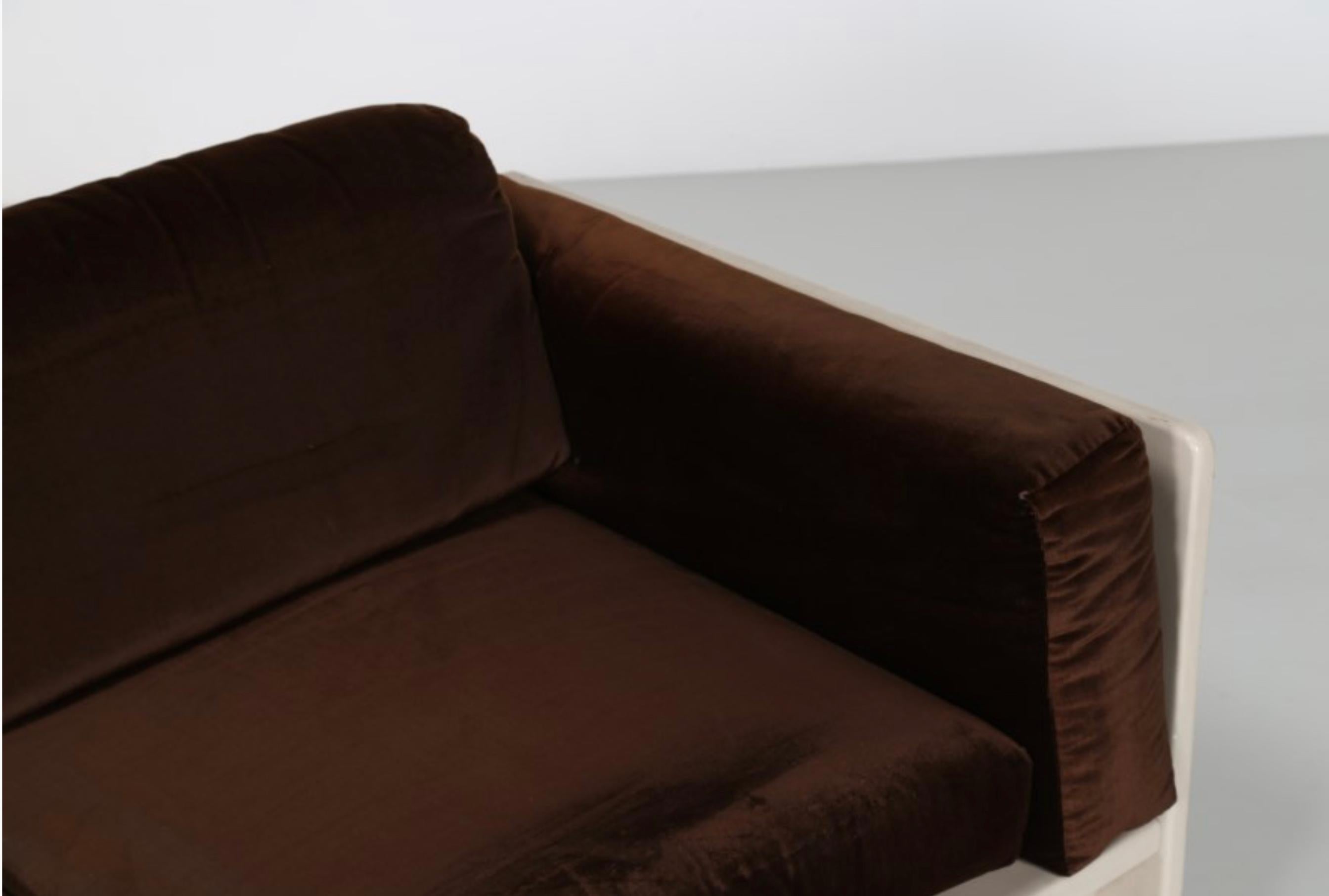 Tobia Scarpa Weiß lackiertes Sofa mit 3 Sitzen, Modell Bastiano für Gavina, Italien 1960er Jahre (Italienisch) im Angebot