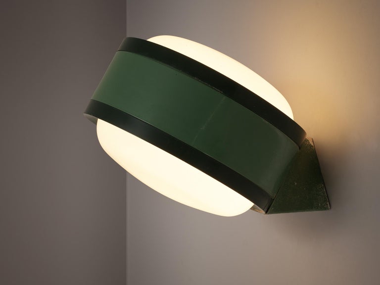 Tobia Scarpa for FLOS ‘Tamburo’ Pair of Wall Lights in Green Aluminum and Glass For Sale 1