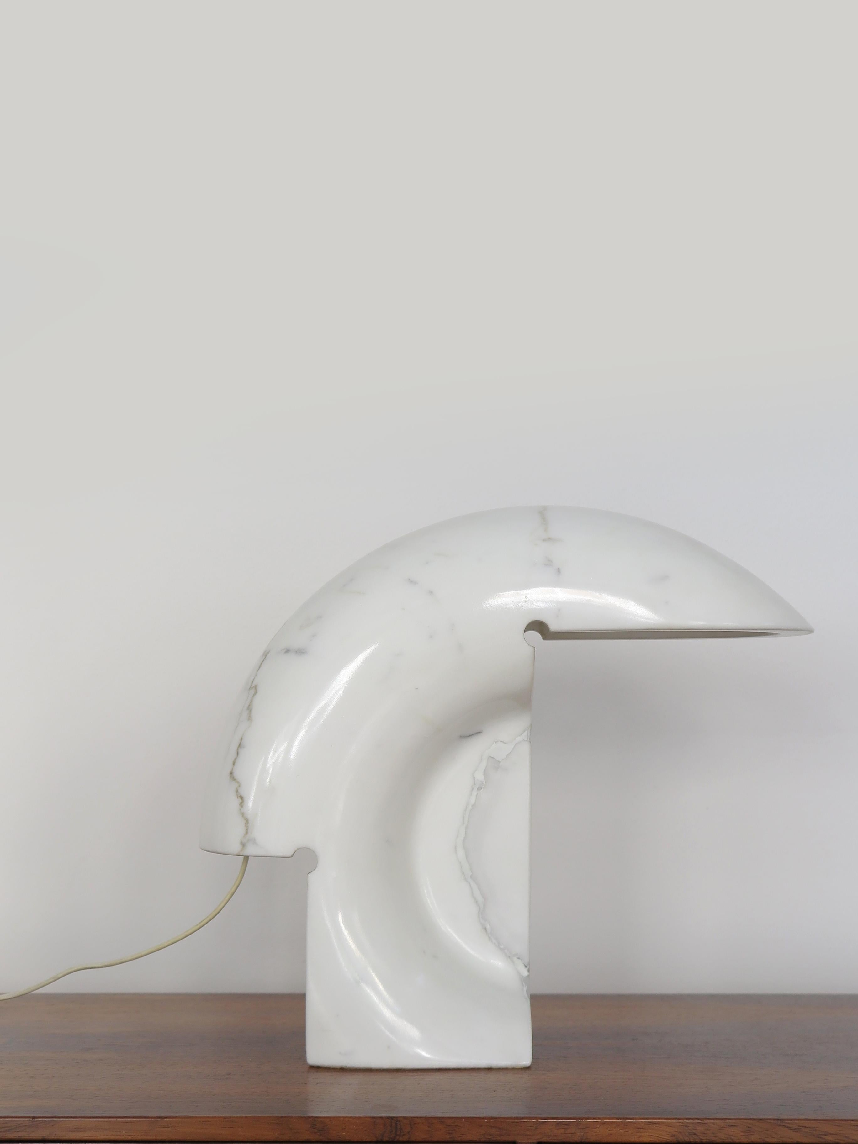 Metà XX secolo Tobiab Scarpa Lampada da tavolo Biagio in marmo di Carrara del Medioevo per Flos, Italia 1960 in vendita
