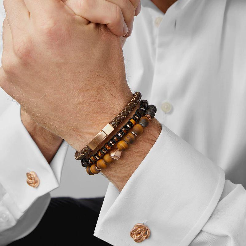 Uomo Bracciale Tocco in pelle marrone con piping beige e placcatura in rodio nero, taglia S in vendita
