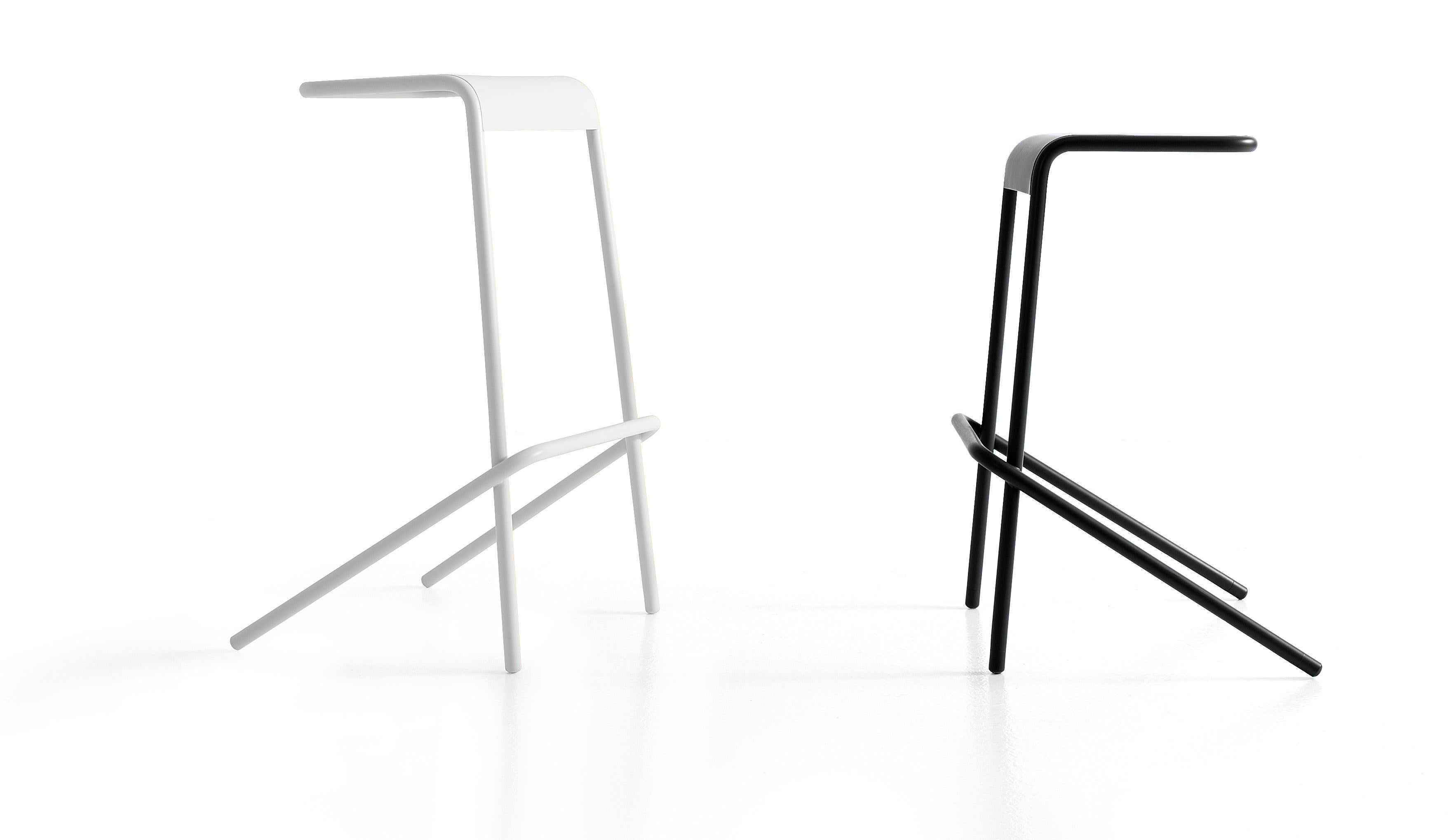 Designed by Todd Bracher, the Alodia stool is stackable and made of tubular metal, with a laser-cut sheet metal seat and feet in black plastic. Alodia is available in two heights, and comes Mattee varnished in white, mud and anthracite. Structure:
