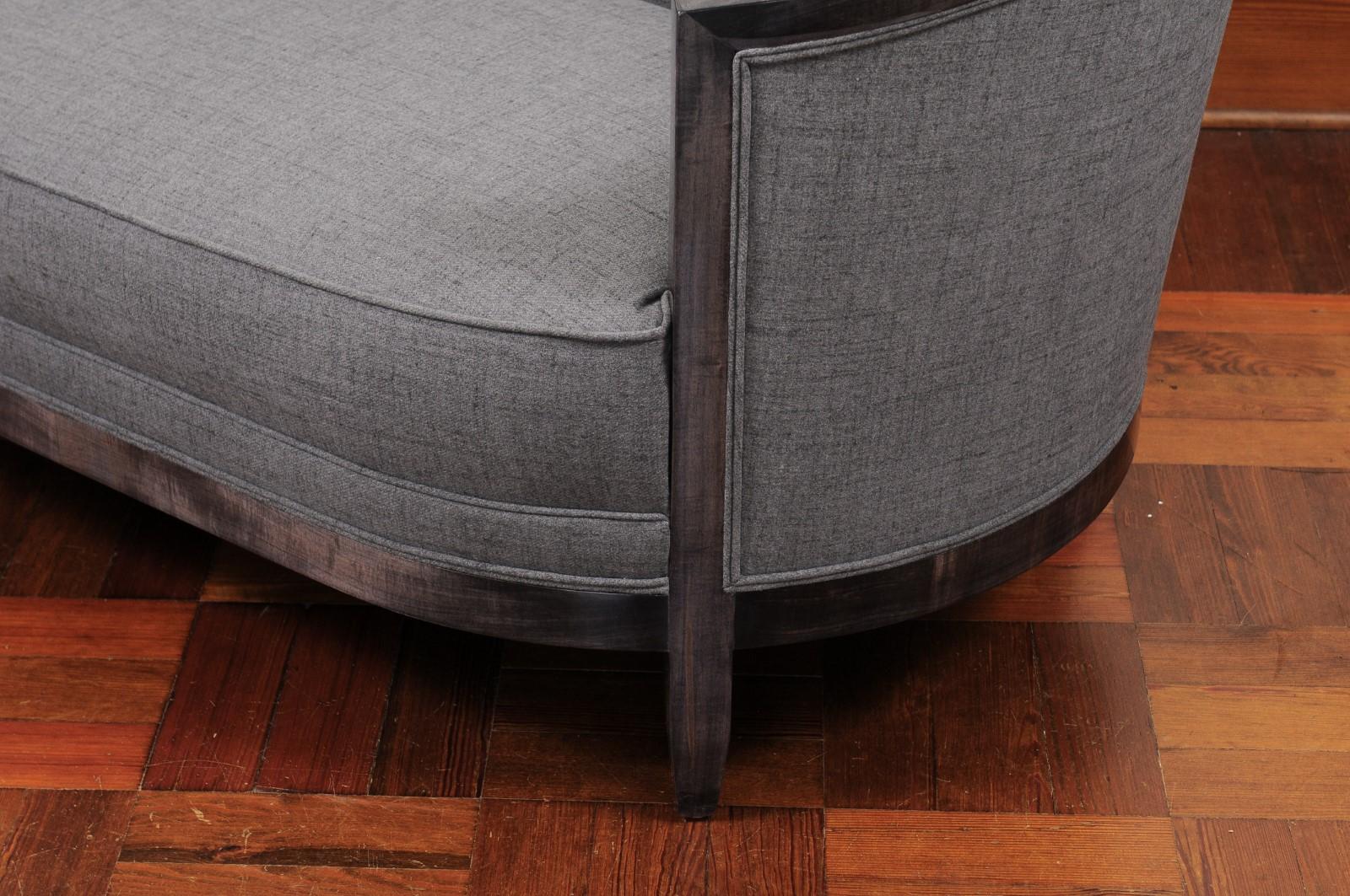 Divano curvo in stile Art Déco di Todd Hase 3