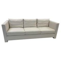 Ava-Sofa von Todd Hase