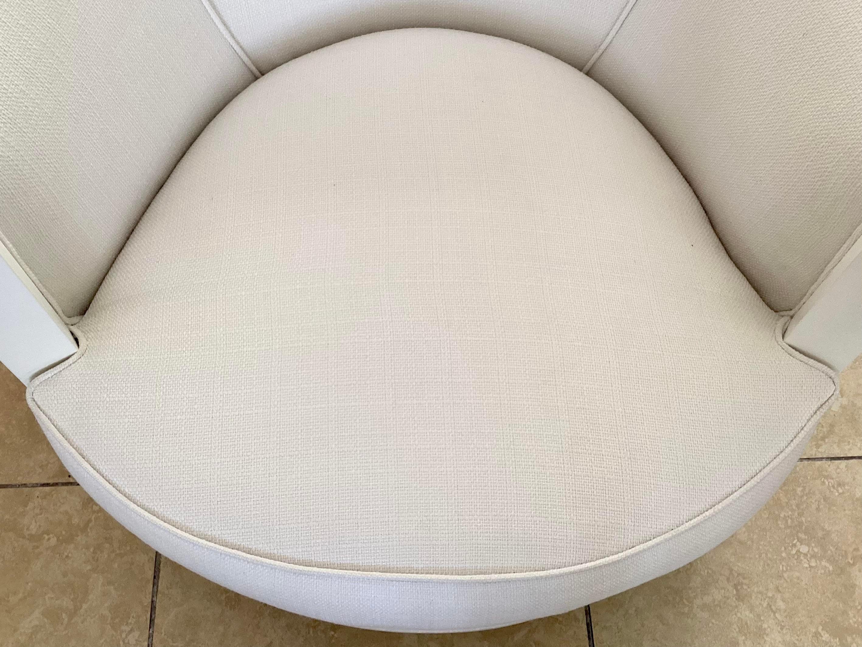 Todd Hase Conçu Carmen Berger en laque blanche et nouveaux textiles Todd Hase en vente 1