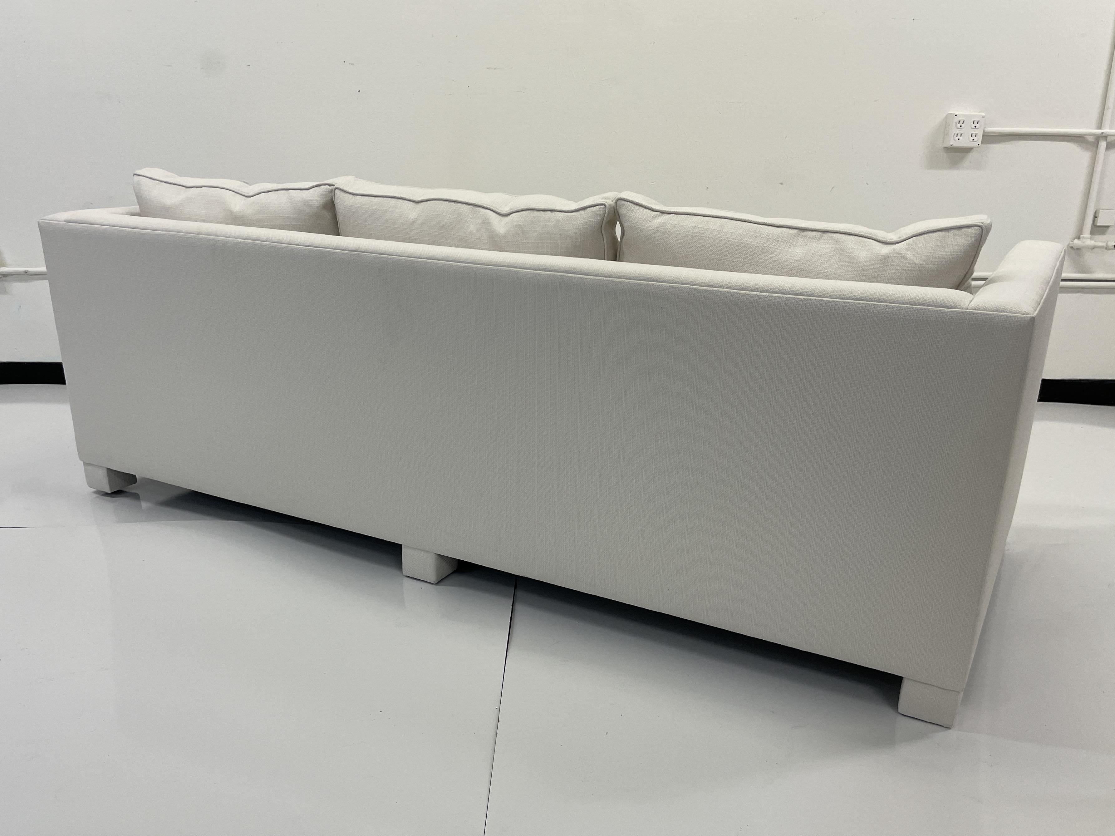 Todd Hase entworfenes Freya-Sofa im Zustand „Gut“ im Angebot in Los Angeles, CA