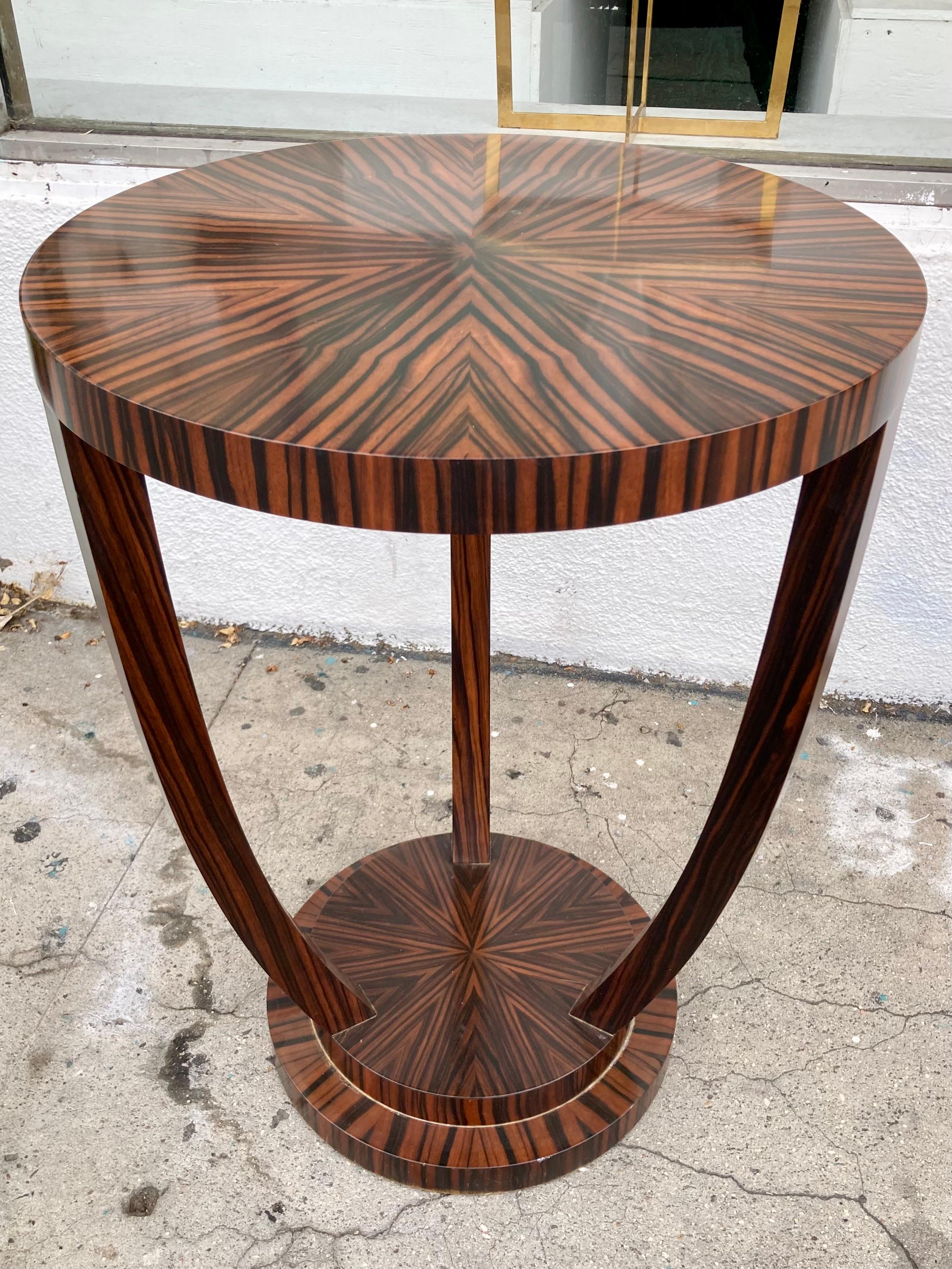 Art Déco Tavolino Mykolas di Todd Hase con intarsio di ebano Macassar in vendita