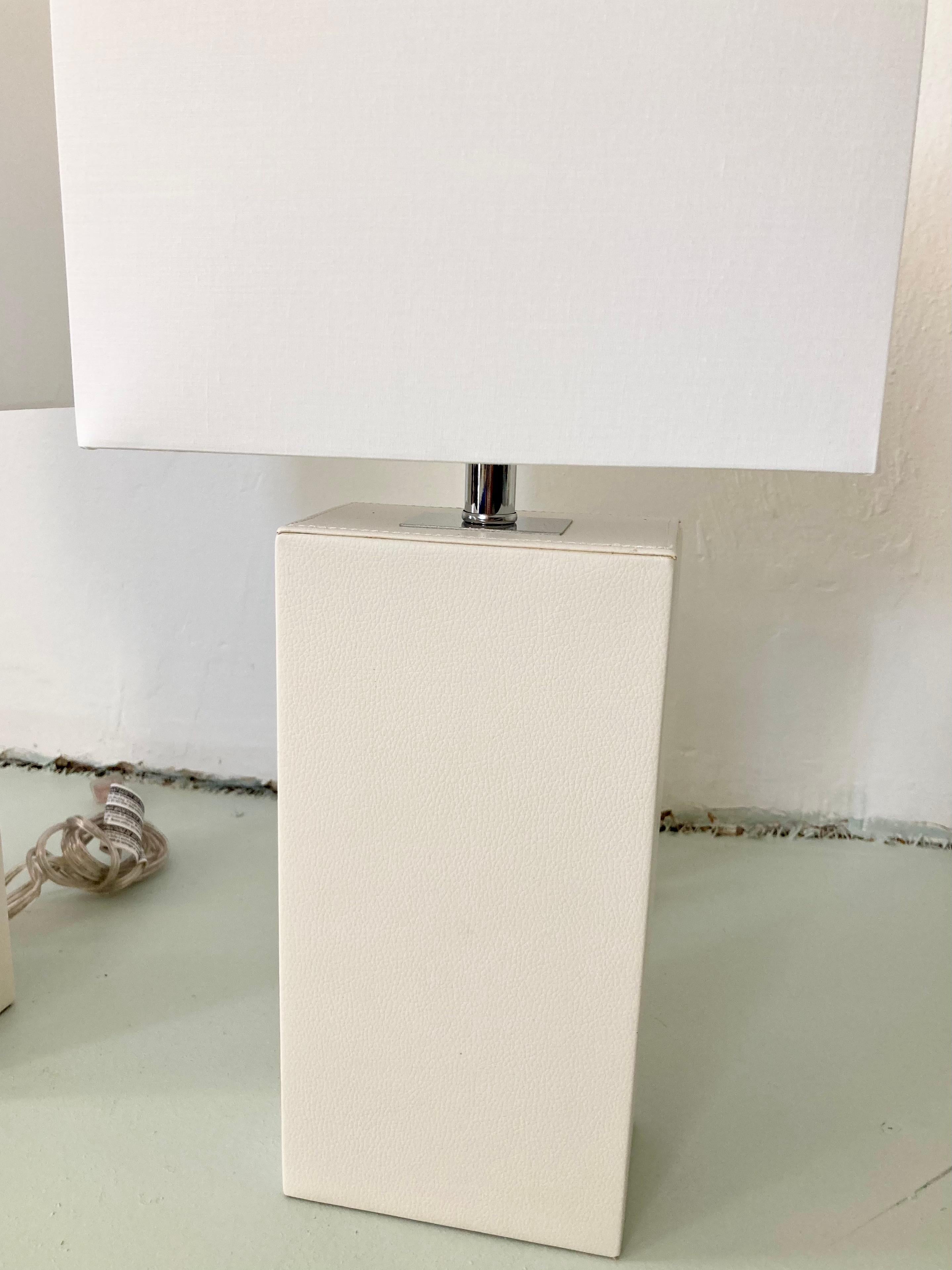 XXIe siècle et contemporain Paire de lampes de bureau Todd Hase White Dragon en vente