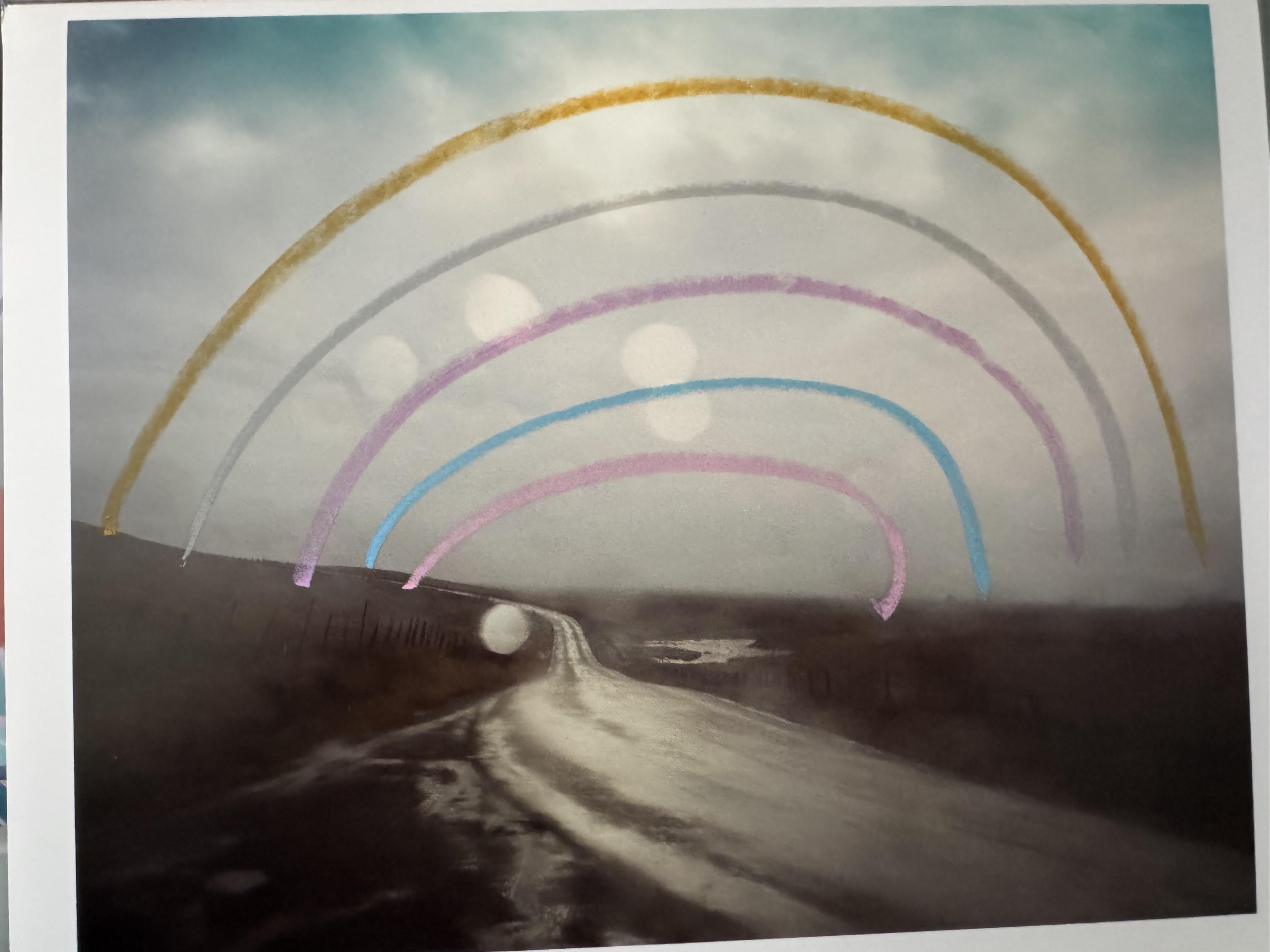 A Road Divided Einzigartiger archivierter Fotodruck mit handgezeichnetem Pastell-Regenbogen