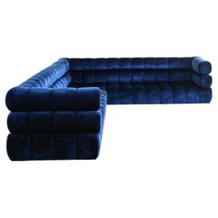 Todd Merrill Canapé sectionnel et pouf en velours bleu sur mesure