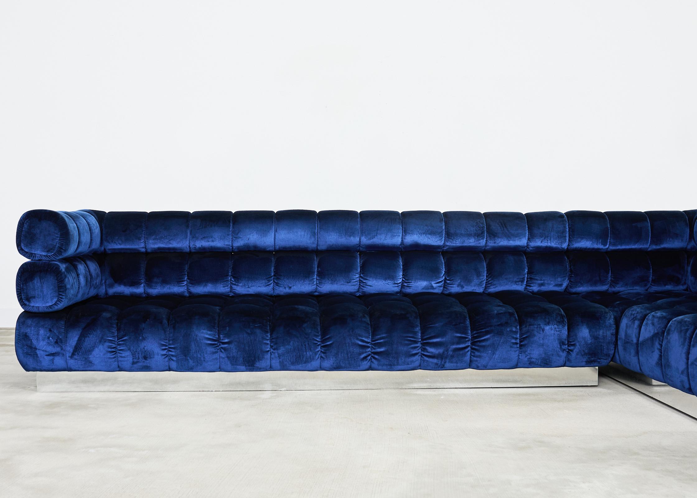 Divano componibile e pouf in velluto blu su misura di Todd Merrill in vendita 2
