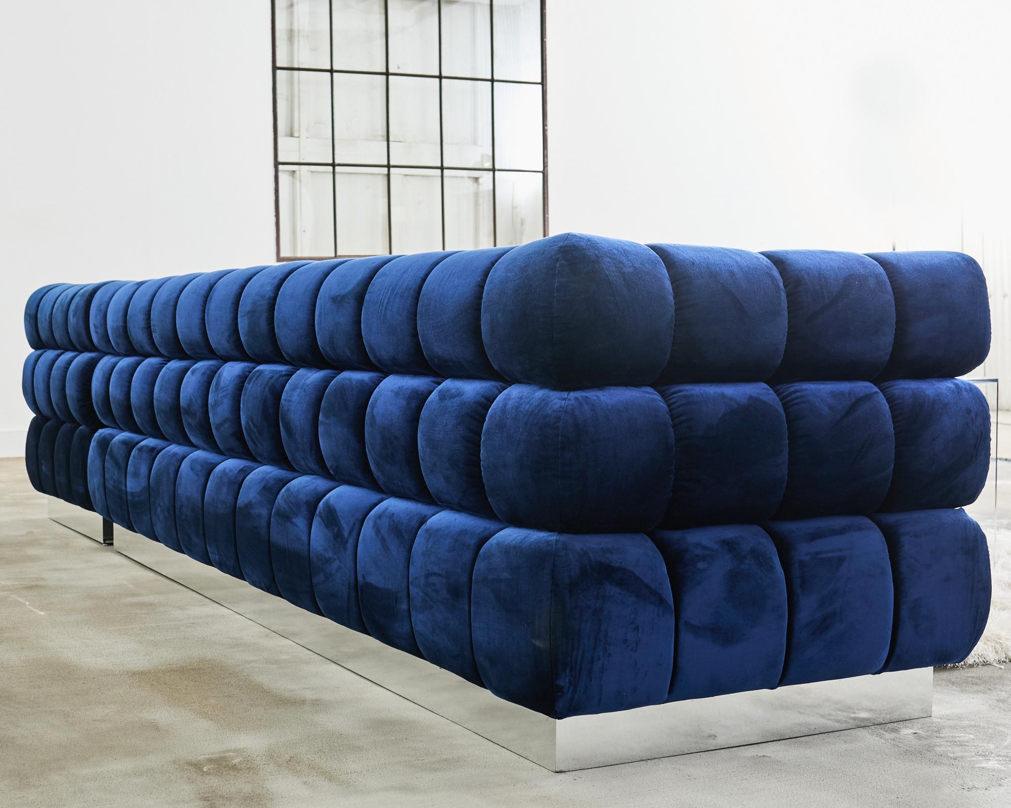 Divano componibile e pouf in velluto blu su misura di Todd Merrill in vendita 10