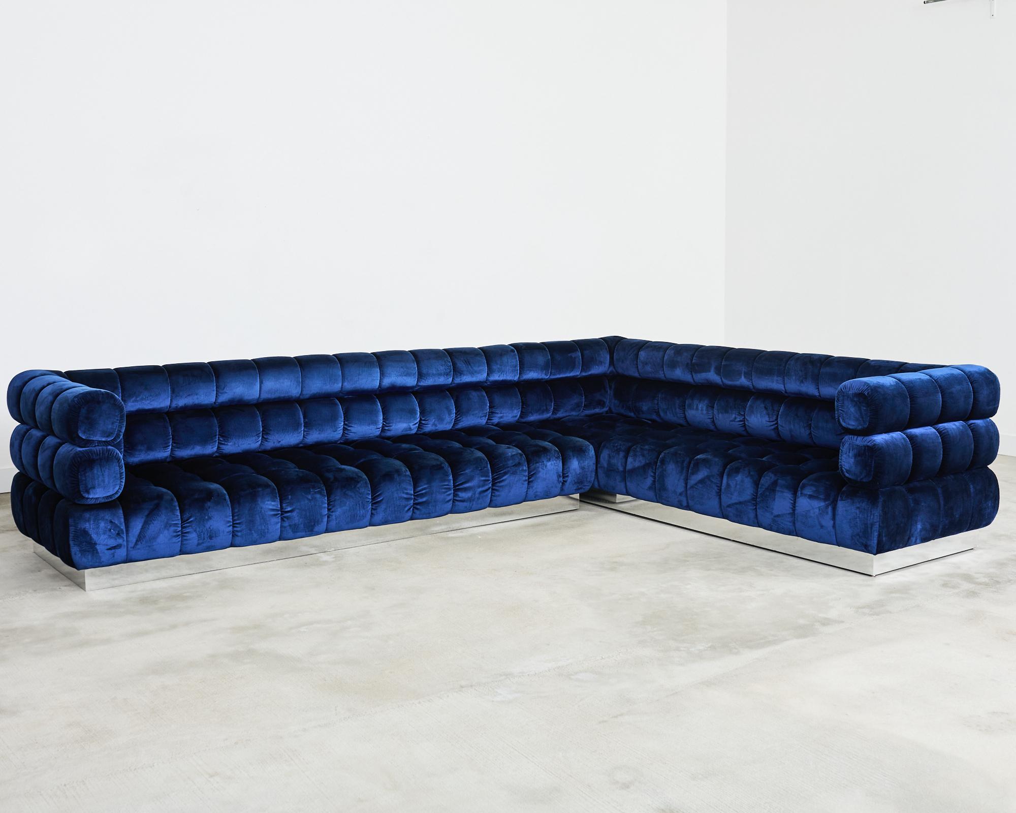 Americano Divano componibile e pouf in velluto blu su misura di Todd Merrill in vendita