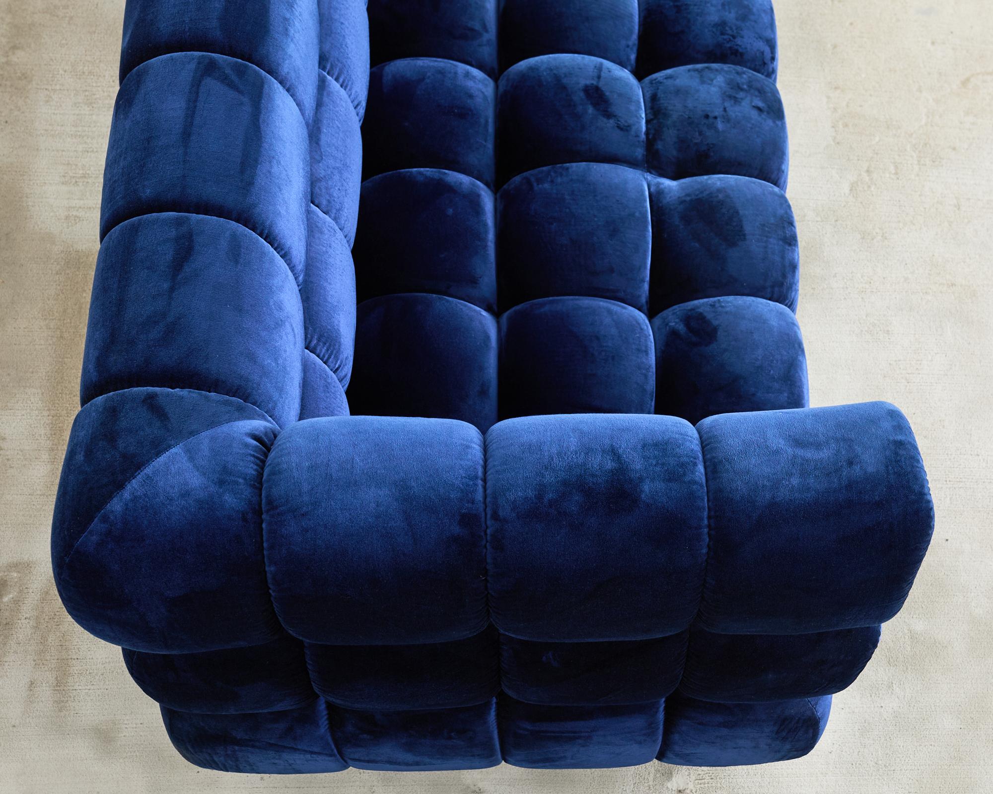 Divano componibile e pouf in velluto blu su misura di Todd Merrill in vendita 1