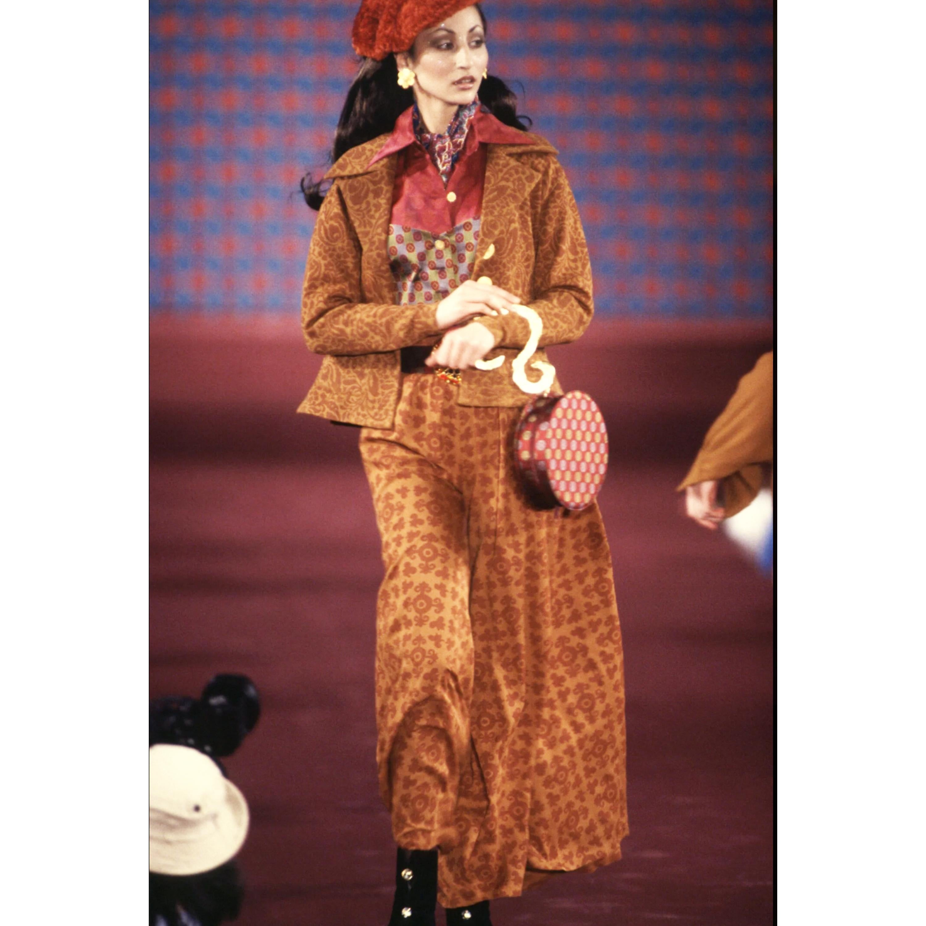 Marrone Todd Oldham Pantaloni di seta Palazzo a gamba larga stile Suzani Stampa Vintage anni '90 S in vendita