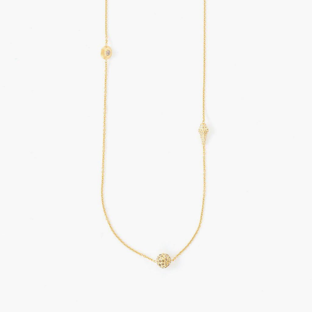 Exemplifying the hidden beauty within unpolished diamonds, Todd Reed transforms earth’s natural elements into raw elegance.

An 18k yellow gold chain features solid links adorned in rose-cut diamonds, white brilliant diamonds, and brown brilliant