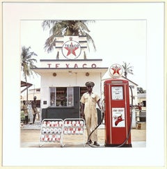 Texaco Station, Togo Modernes afrikanisches Dokumentar-Farbfoto Edition 1/10