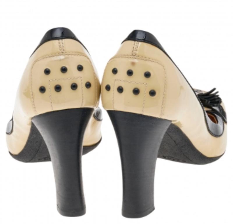 Tod's Beige/Black Patent Leather Tassel Loafer Pumps Size 41 In Fair Condition In Dubai, Al Qouz 2