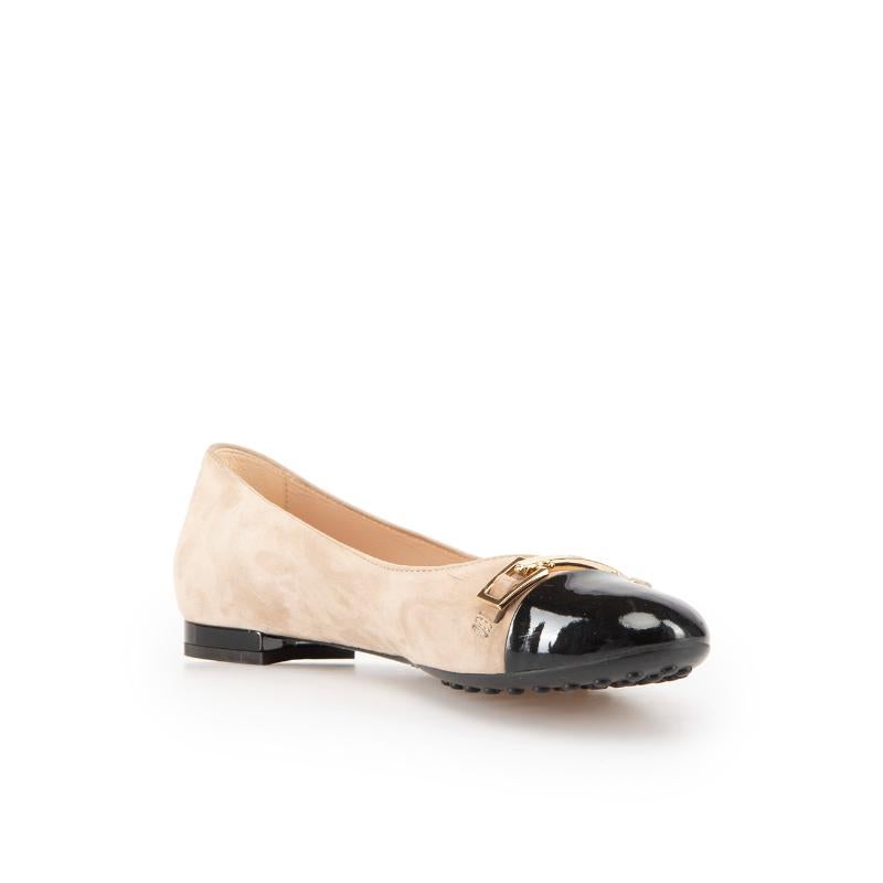 CONDITION is Very good. Minimal wear to flats is evident. Minimal scuff to suede on left toe on this used Tod's designer resale item.
 
Details
Beige
Suede
Ballet flats
Round toe
Slight low heel
Black patent leather cap toe
Logo buckle accent

Made