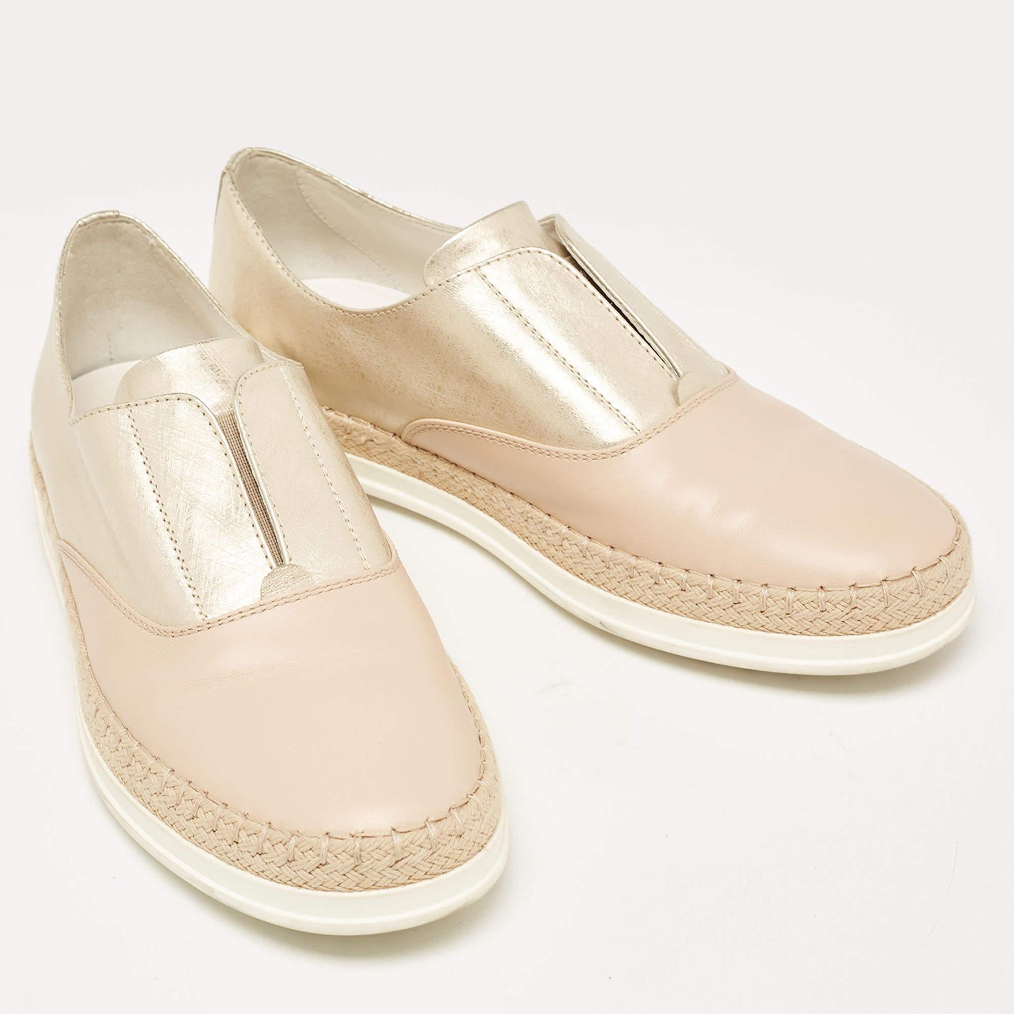 Tod's Beige/Gold Leather Espadrille Flat Size 36 In Good Condition For Sale In Dubai, Al Qouz 2