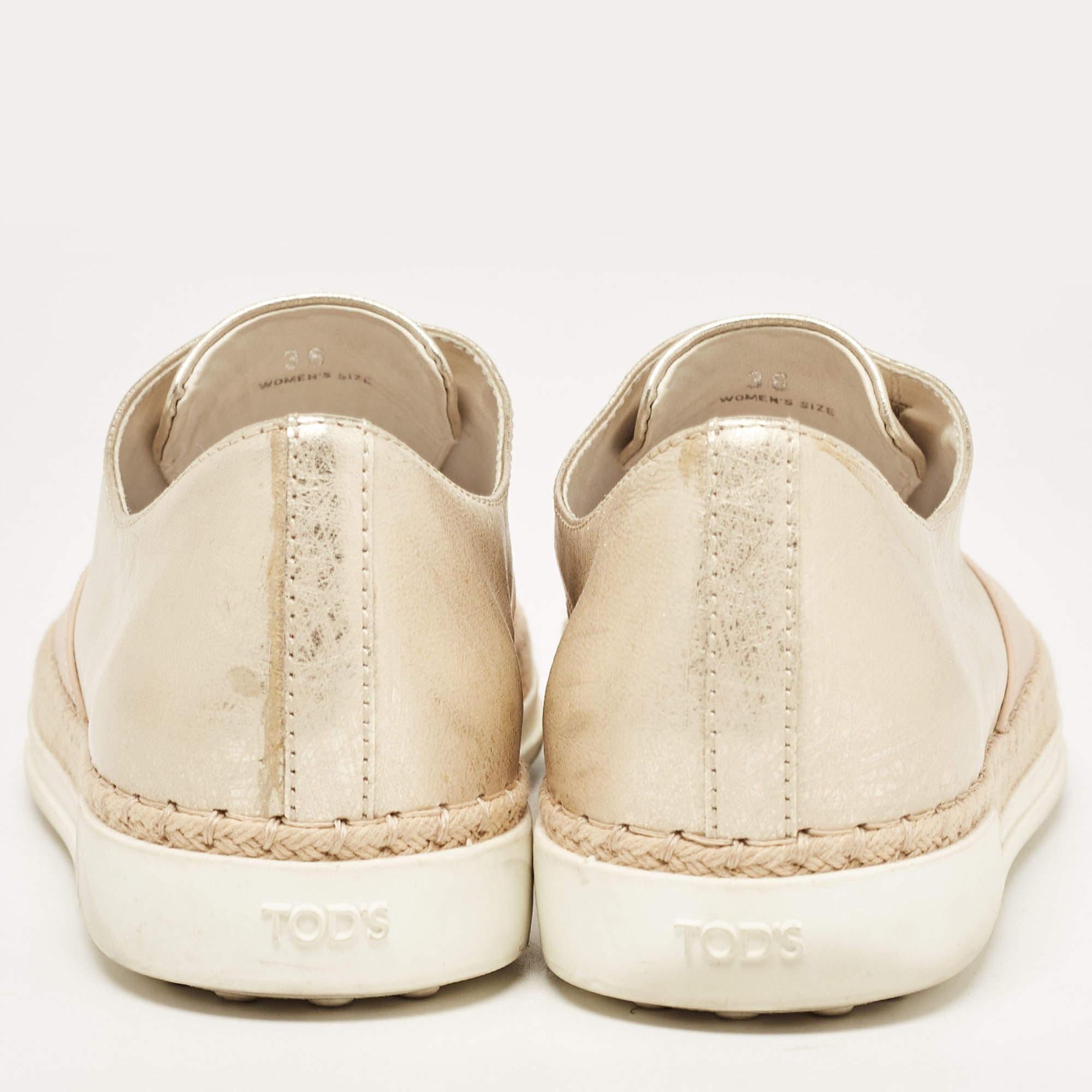 Women's Tod's Beige/Gold Leather Espadrille Flat Size 36 For Sale