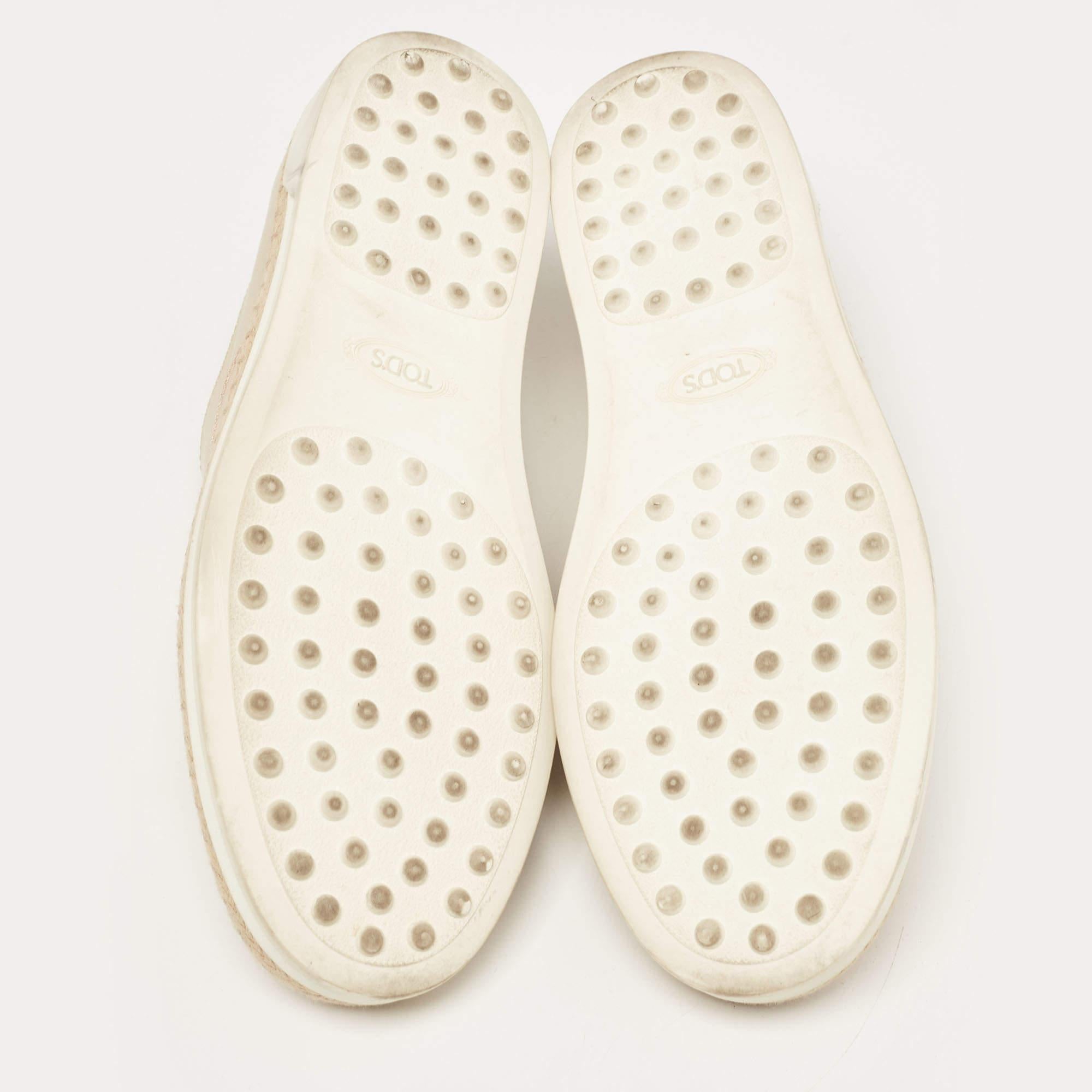 Tod's Beige/Gold Leather Espadrille Flat Size 36 For Sale 1