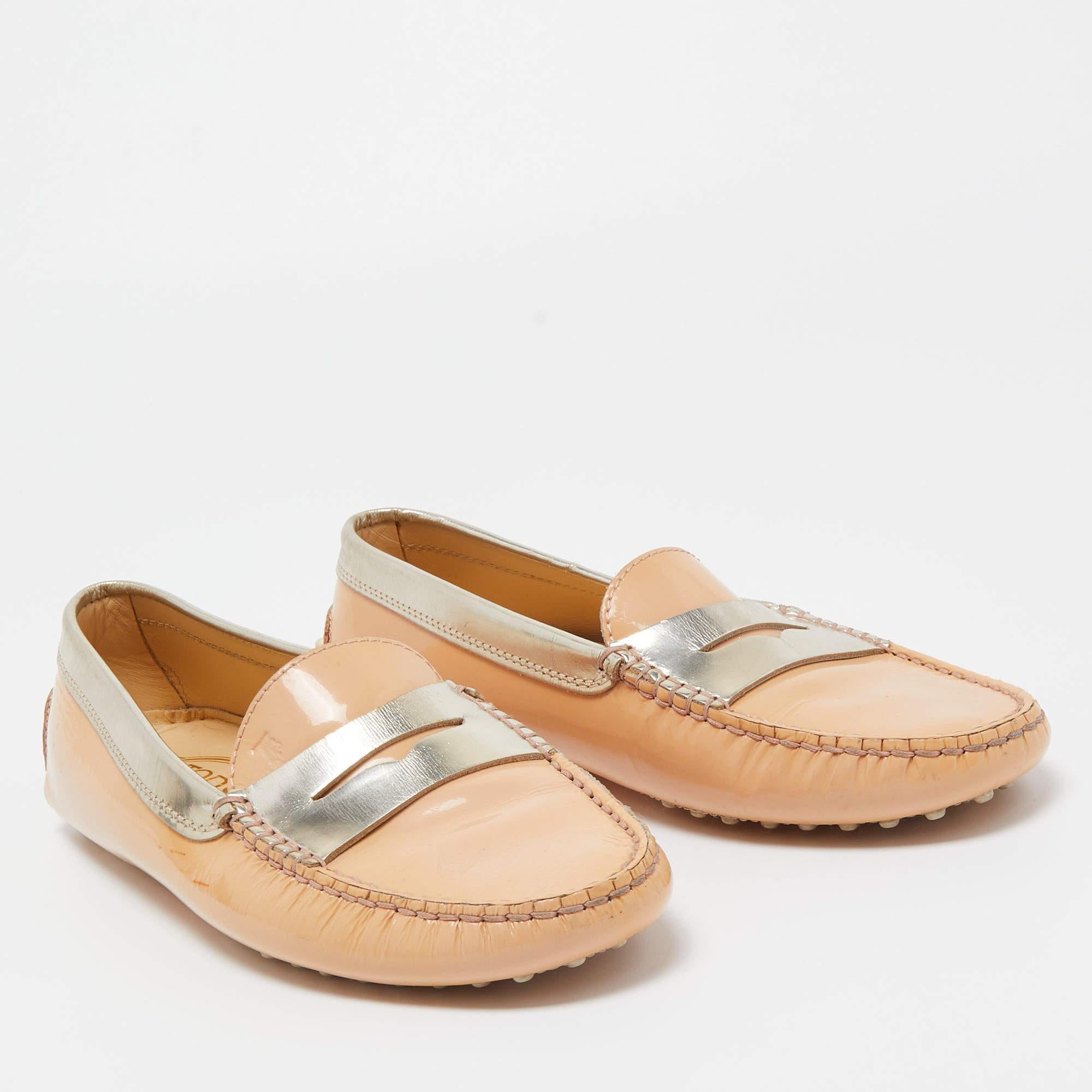 Women's Tod's Beige/Gold Patent Leather Penny Slip On Loafers Size 38.5 For Sale