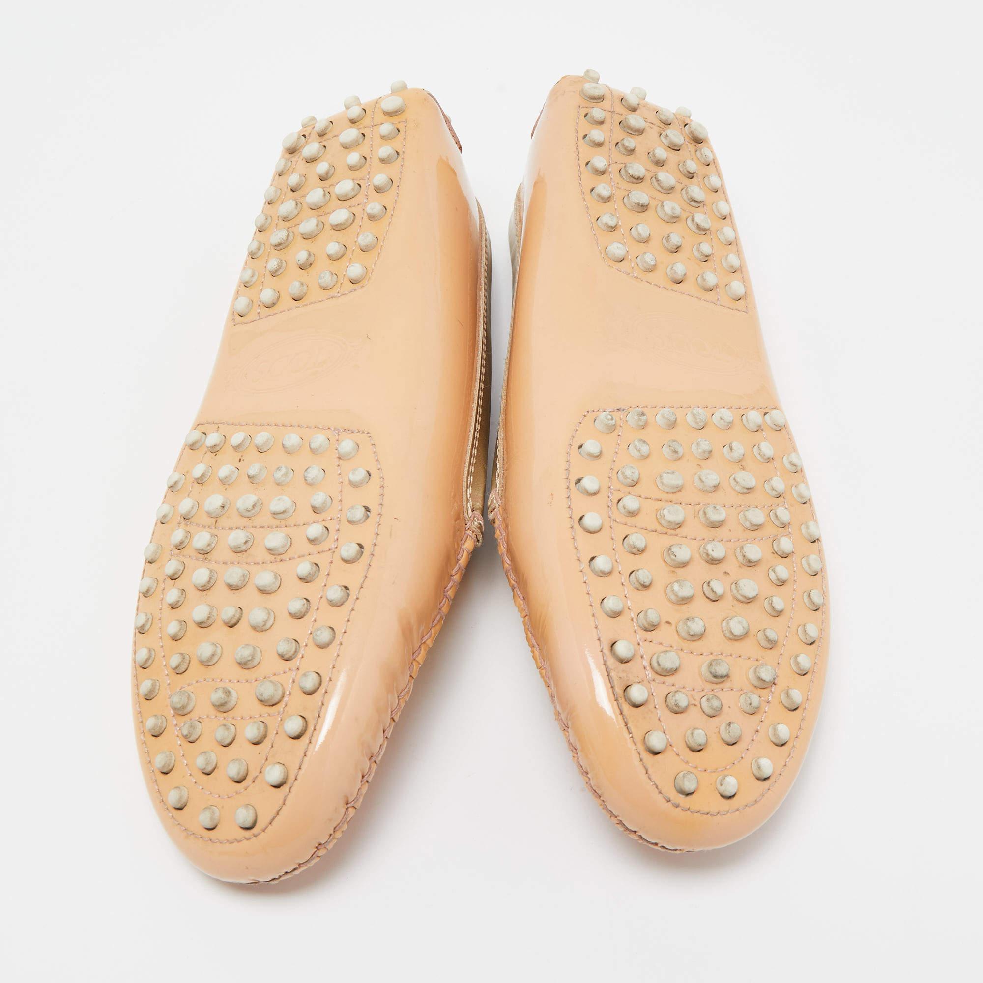 Tod's Beige/Gold Patent Leather Penny Slip On Loafers Size 38.5 For Sale 2