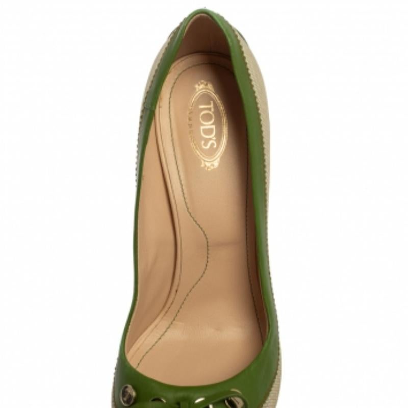 Tod's Beige/Green Canvas And Leather Peep Toe Slip On Pumps Size 40 In Good Condition For Sale In Dubai, Al Qouz 2