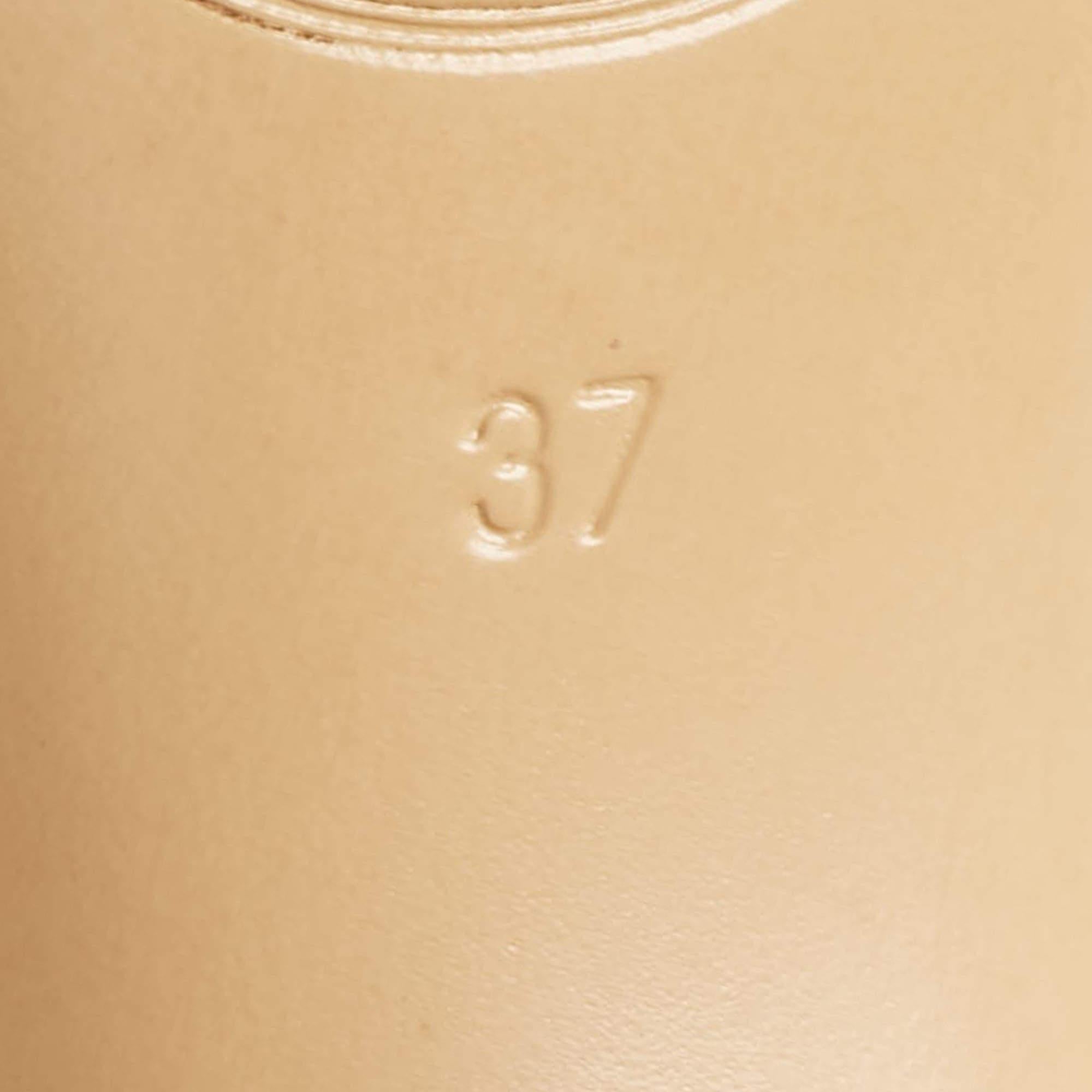 Tod's Sandali con cinturino alla caviglia in pelle beige misura 37 in vendita 3