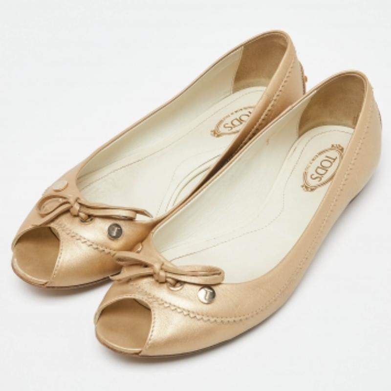 Tod's Ballerines à bout ouvert en cuir beige, taille 37,5 Pour femmes en vente