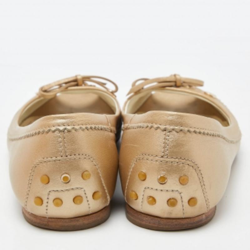 Tod's Ballerines à bout ouvert en cuir beige, taille 37,5 en vente 1