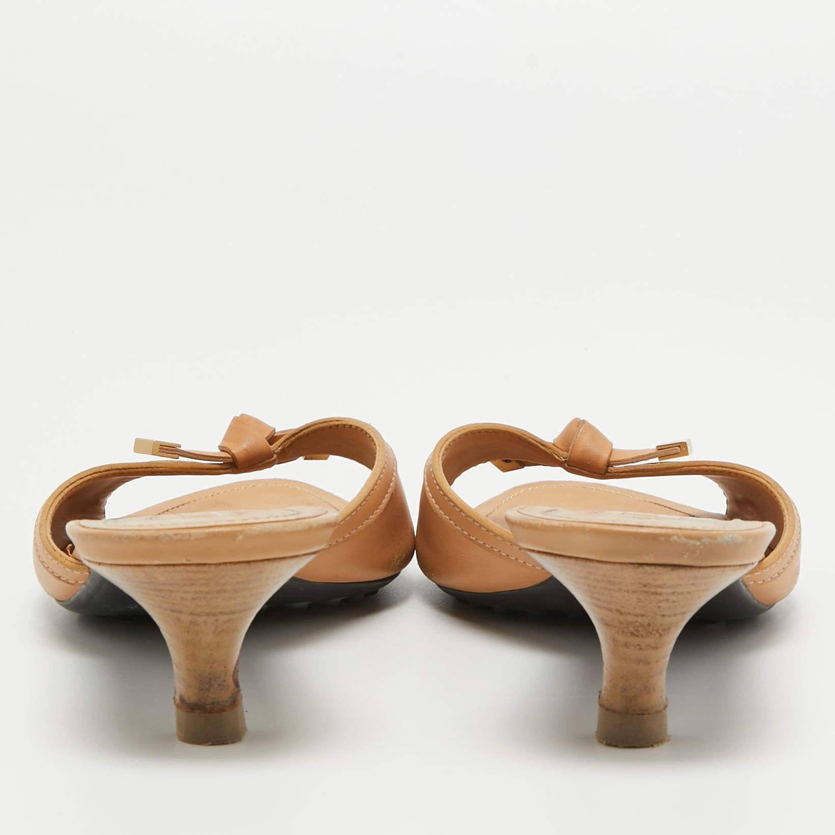 Donna Tod's Sandali con fiocco in pelle beige misura 37,5 in vendita