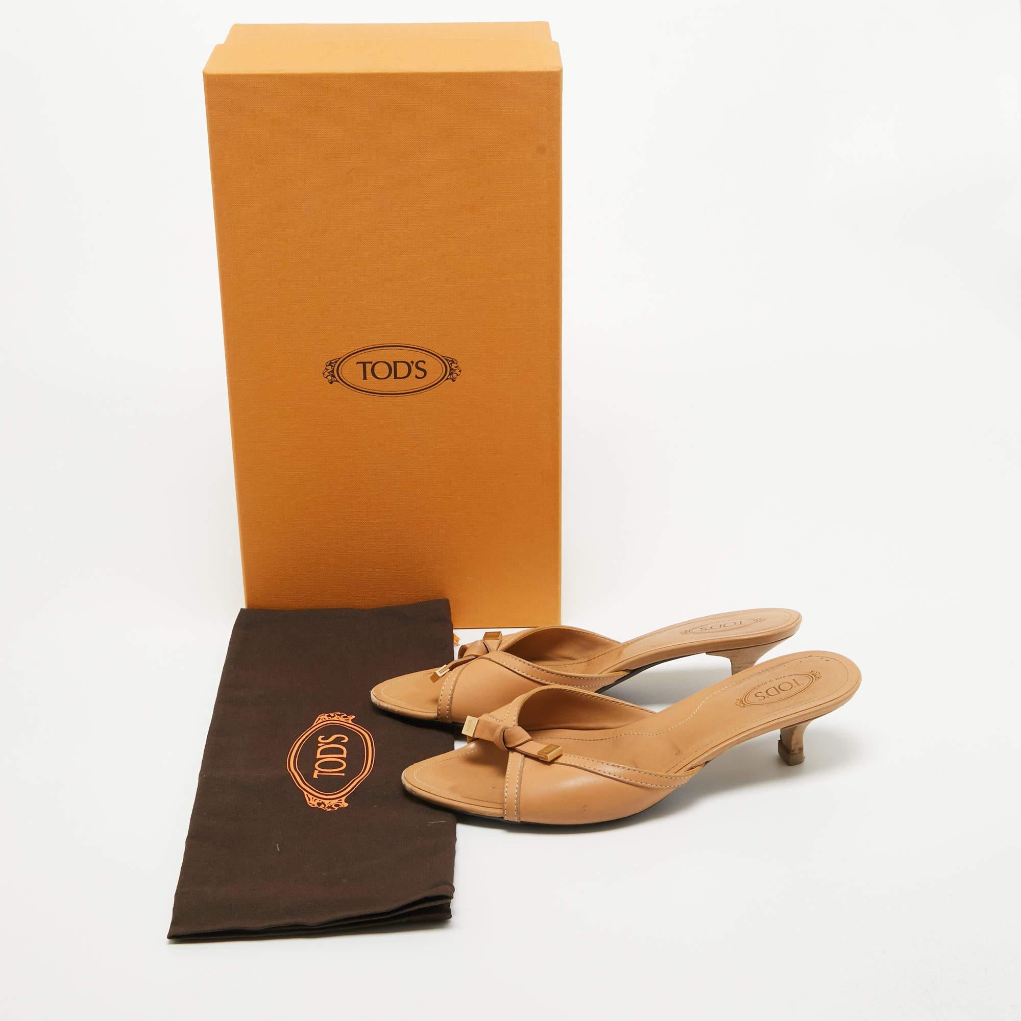 Tod's Sandali con fiocco in pelle beige misura 37,5 in vendita 4