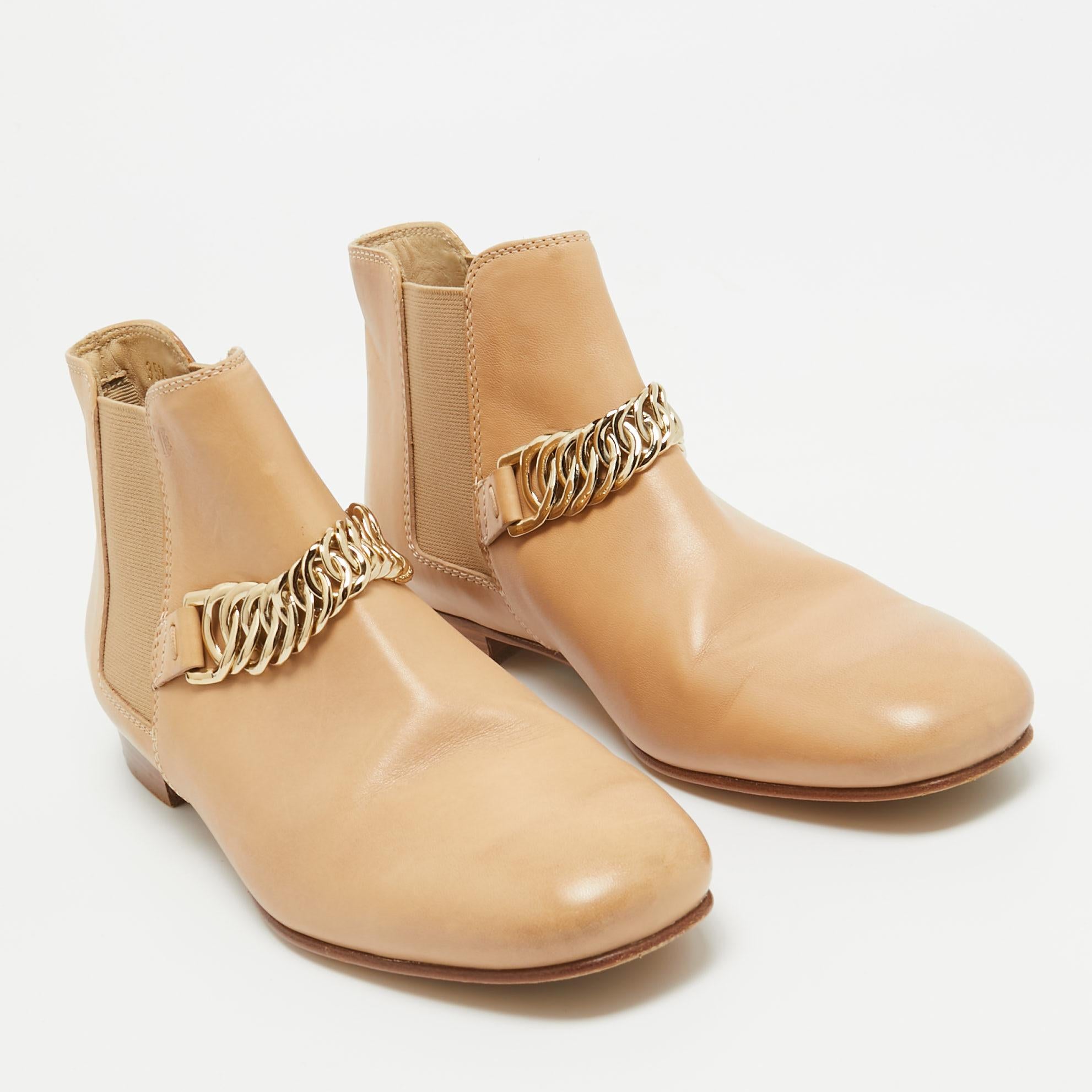 Women's Tod's Beige Leather Chain Detail Ankle Boots Size 35.5 For Sale