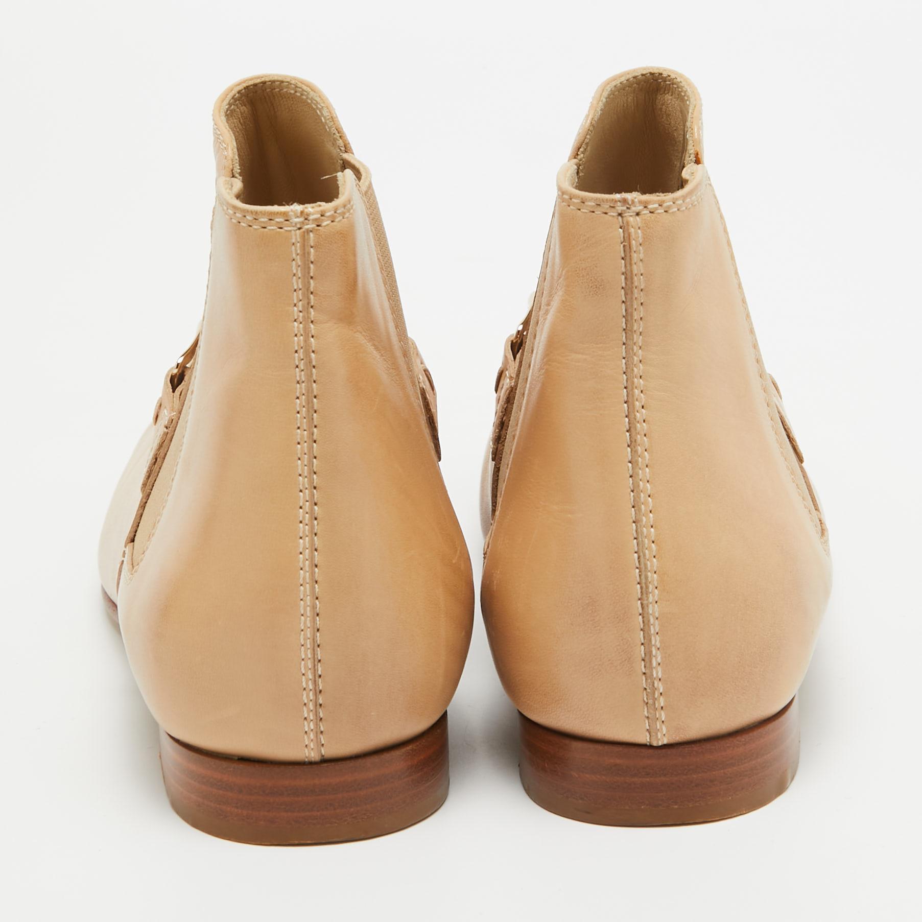 Tod's Beige Leather Chain Detail Ankle Boots Size 35.5 For Sale 1