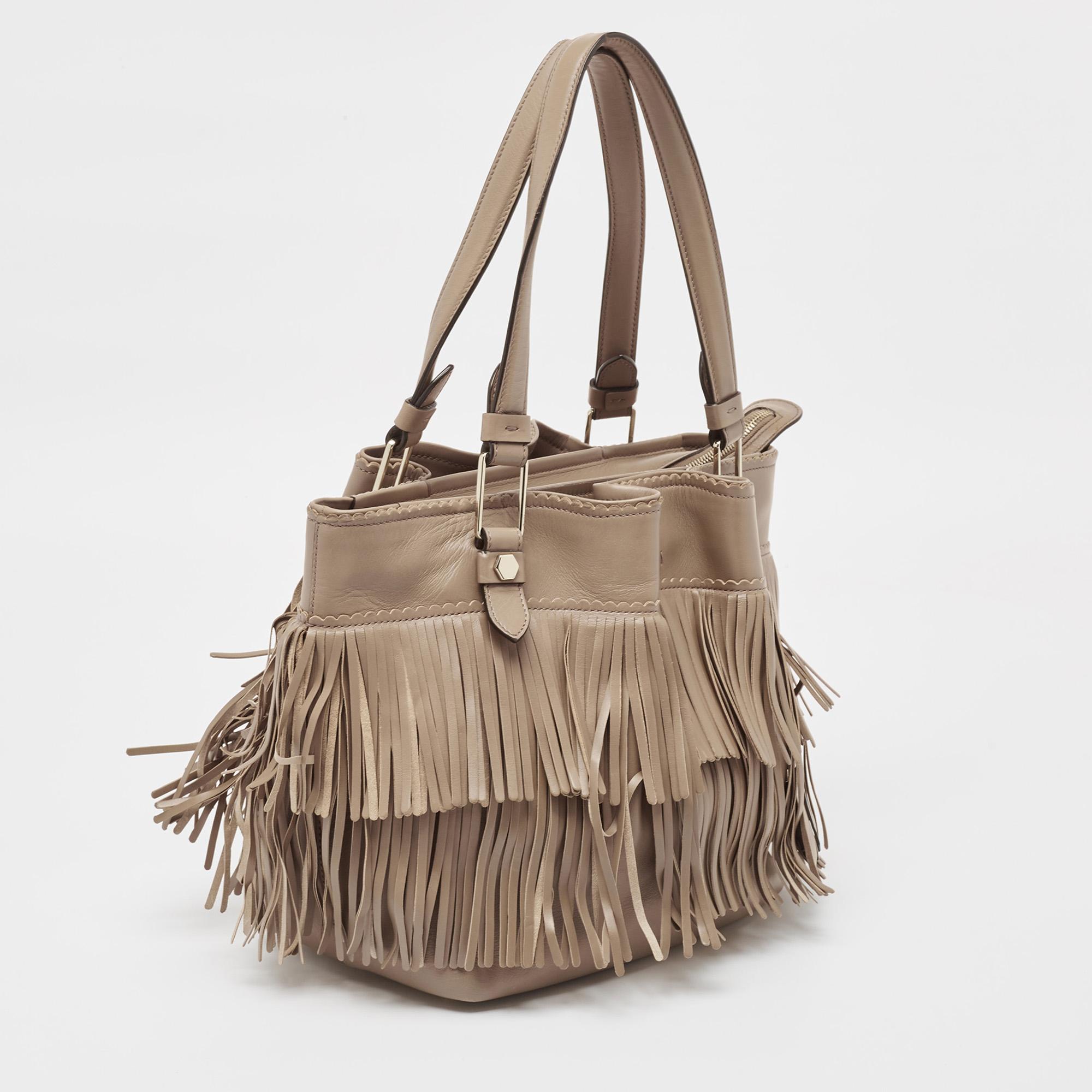 Tod's Beige Leather Fringe Tote In Good Condition In Dubai, Al Qouz 2