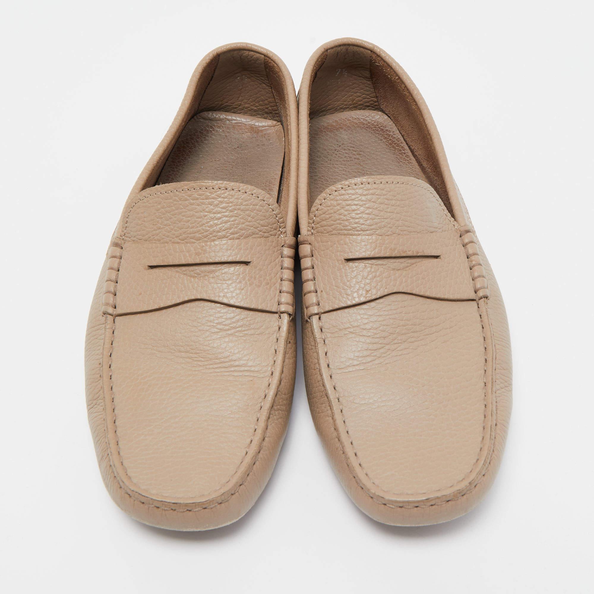 Tod's Beige Leather Penny Loafers Size 41.5 In Good Condition In Dubai, Al Qouz 2