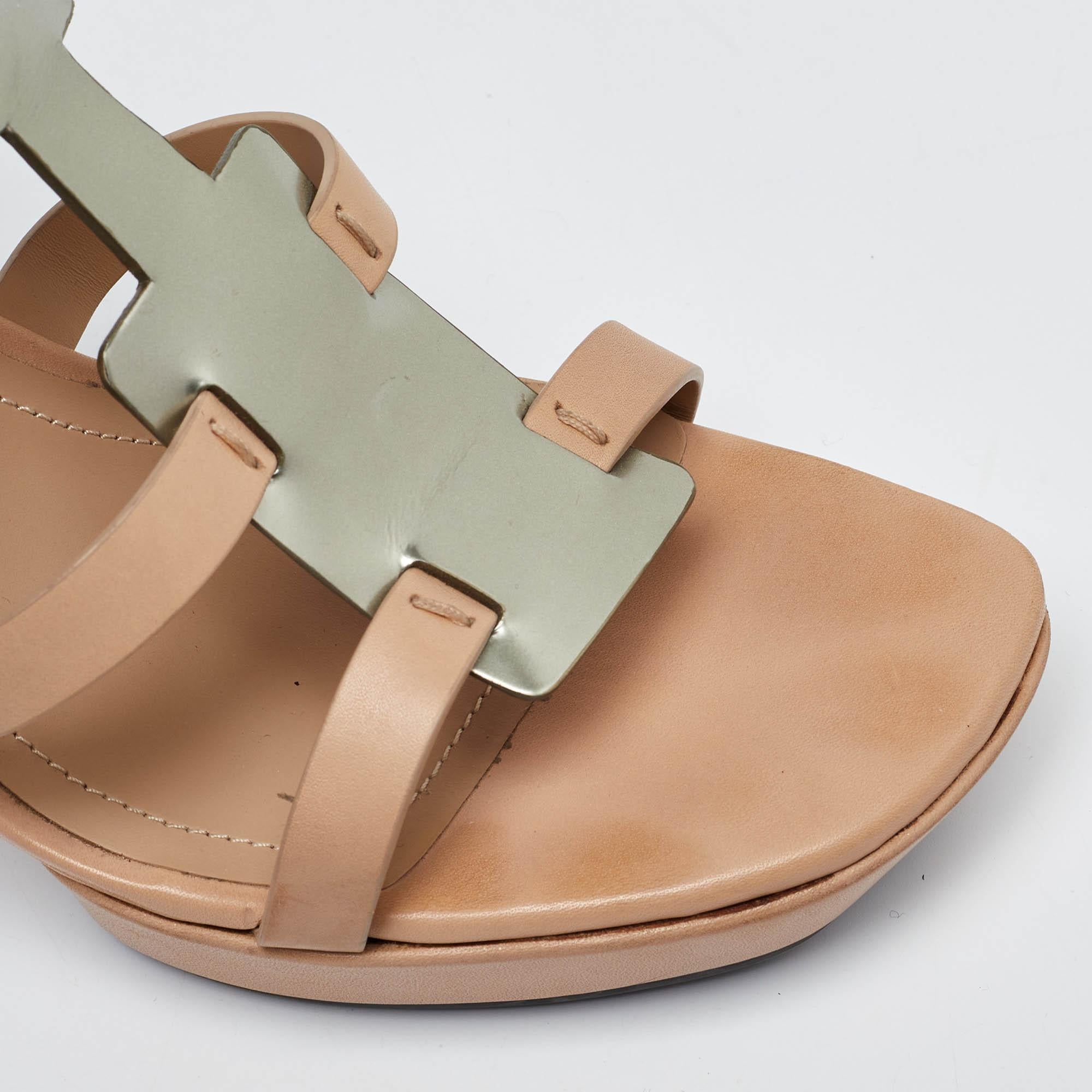 Tod's - Sandales à plateforme en cuir beige/gris métallique avec bride en T - Taille 39,5 en vente 3