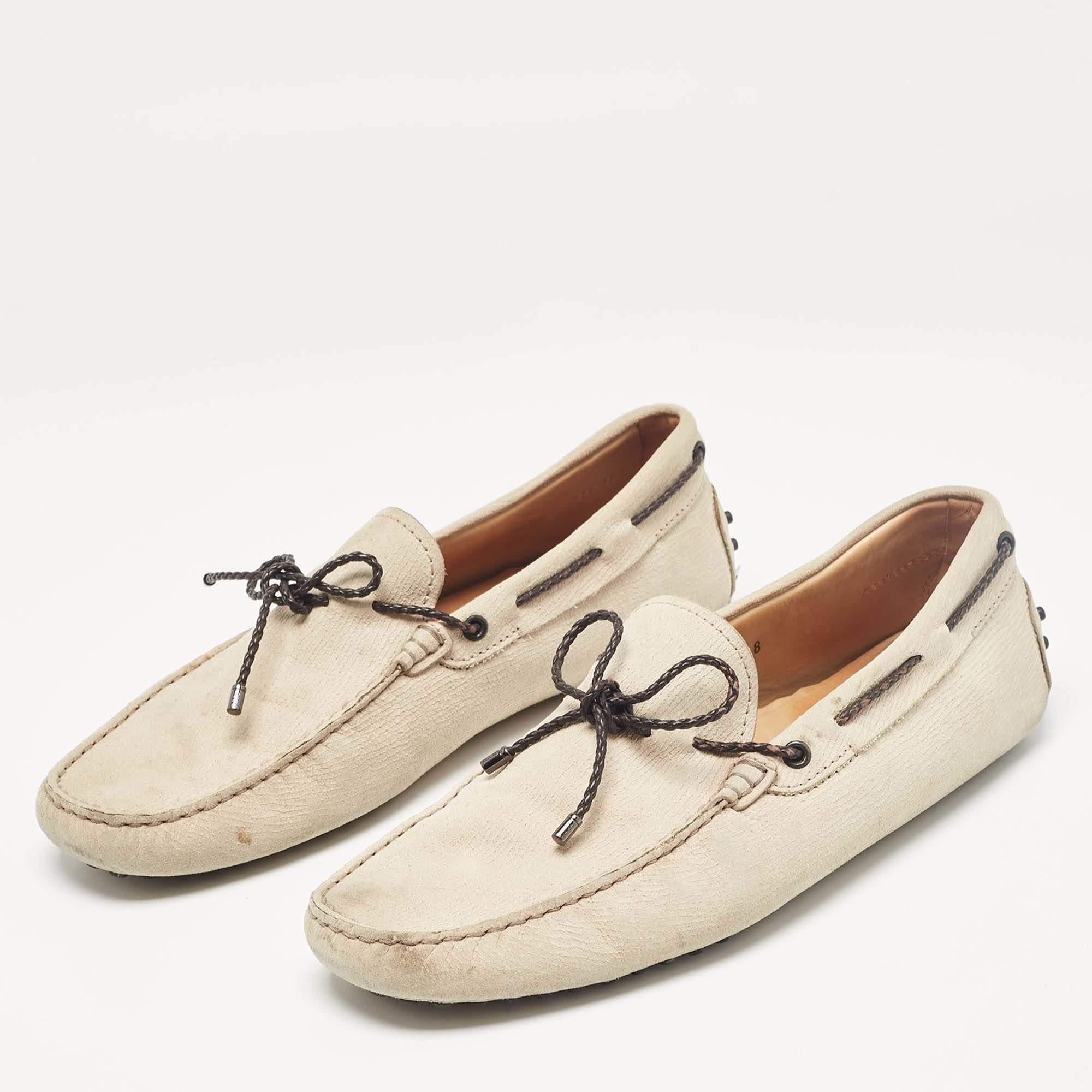 These loafers from Tods are not only high in appeal but also very skilfully made. The nubuck leather loafers have a comfortable shape and will complement any look.