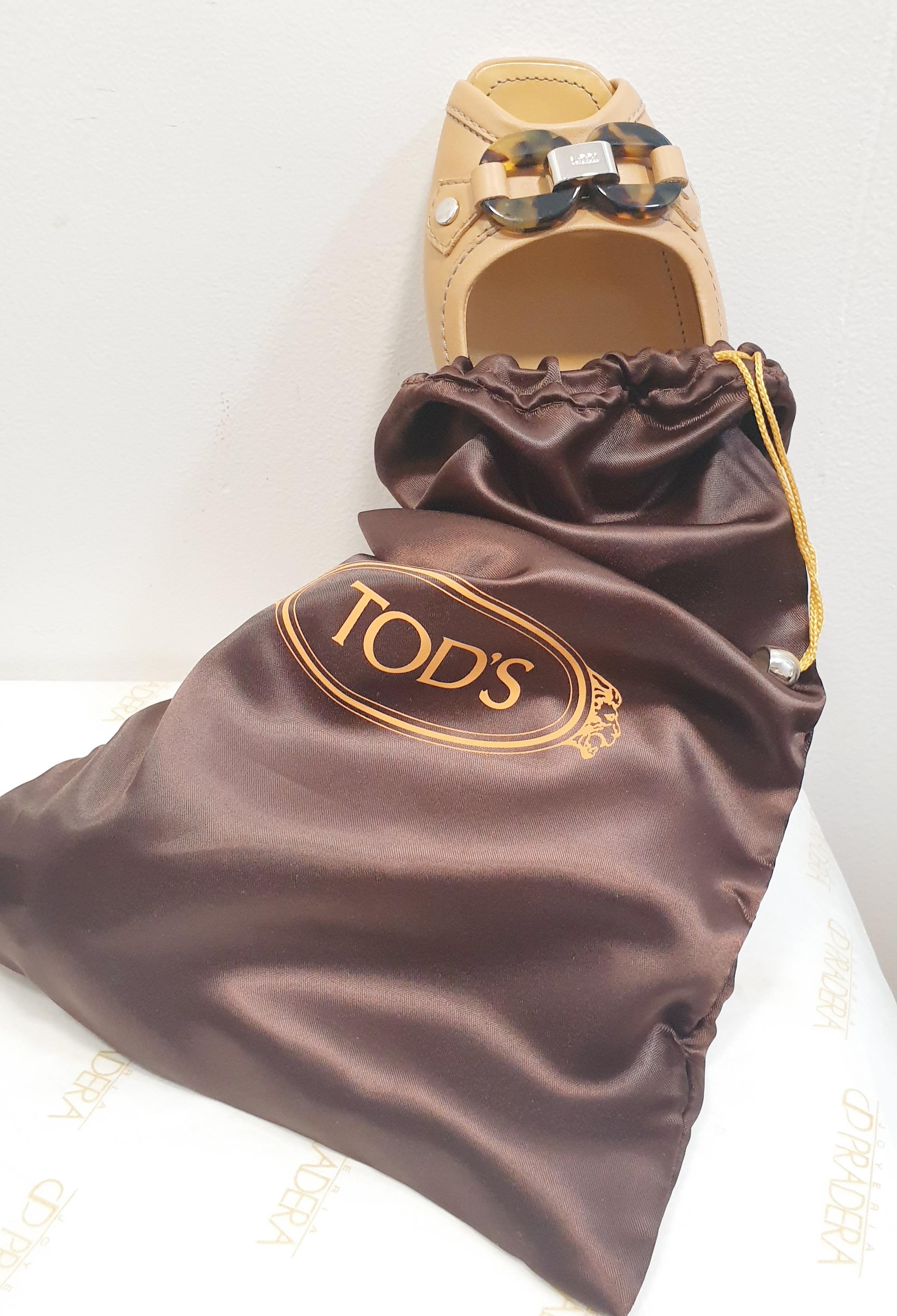 Tod's beige open toe leather ballerinas and tortoiseshell buckle In New Condition For Sale In  Bilbao, ES