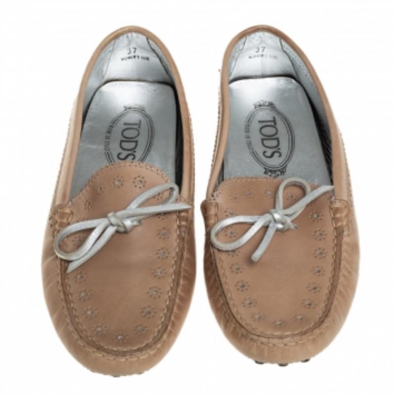 Created by the classic fashion lovers dream designed Tod’s, these loafers are smart enough to pair with your formal looks and cool enough to dress up your party outfits. Designed in perforated leather, these shoes feature a round toe and a classic
