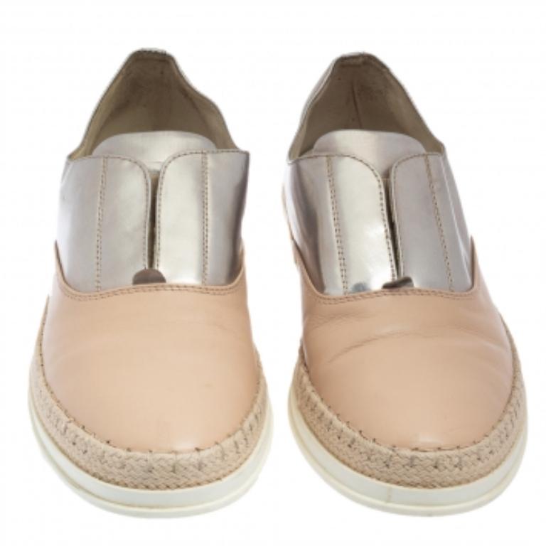 Flaunt your love for fashion when you wear these slip-on sneakers from Tod's. These espadrille sneakers will lend an elegant and poised look. They have been crafted from silver and beige leather and feature round toes. They are complete with