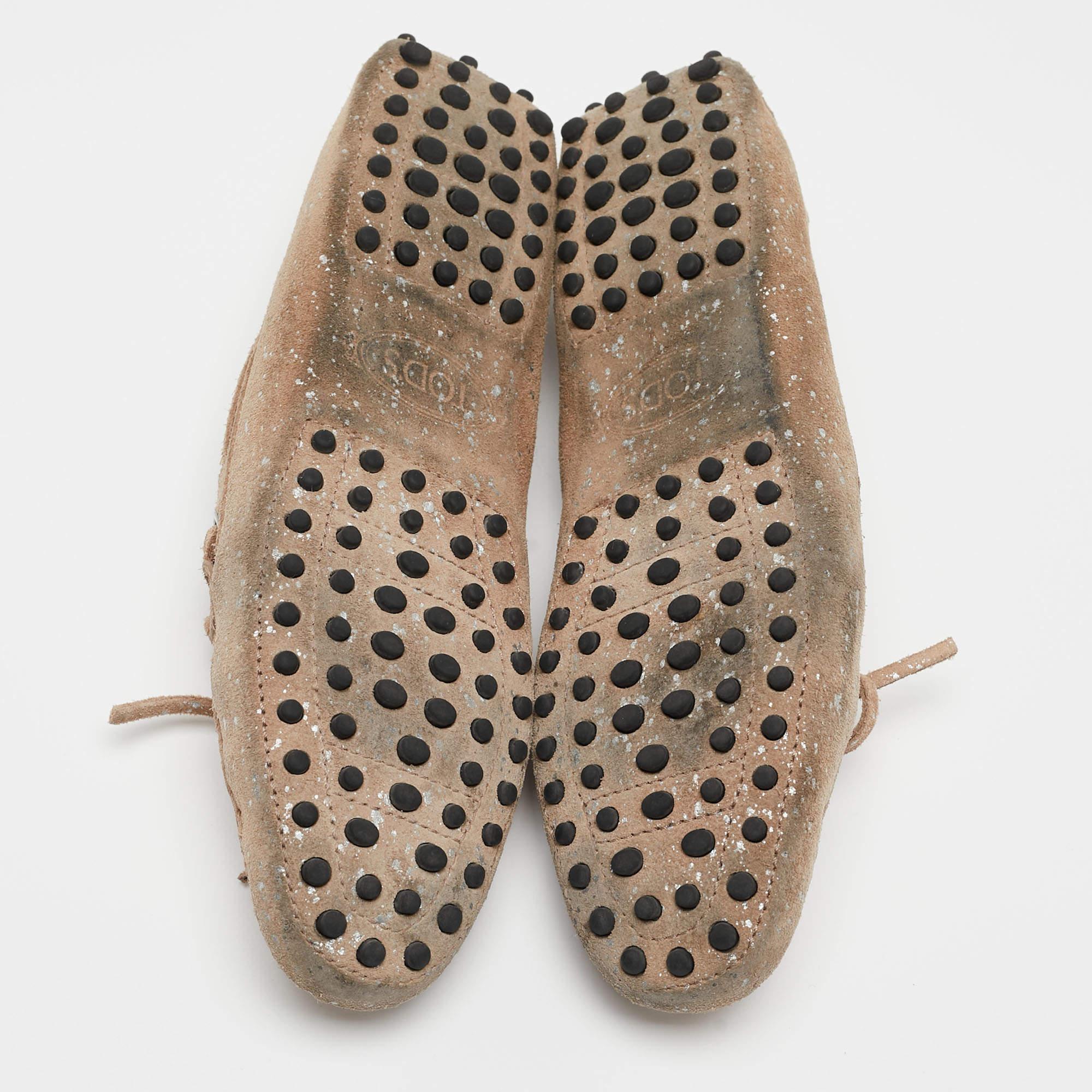Tod's Beige Suede And Silver Paint Spot Bow Loafers Size 38.5 For Sale 1