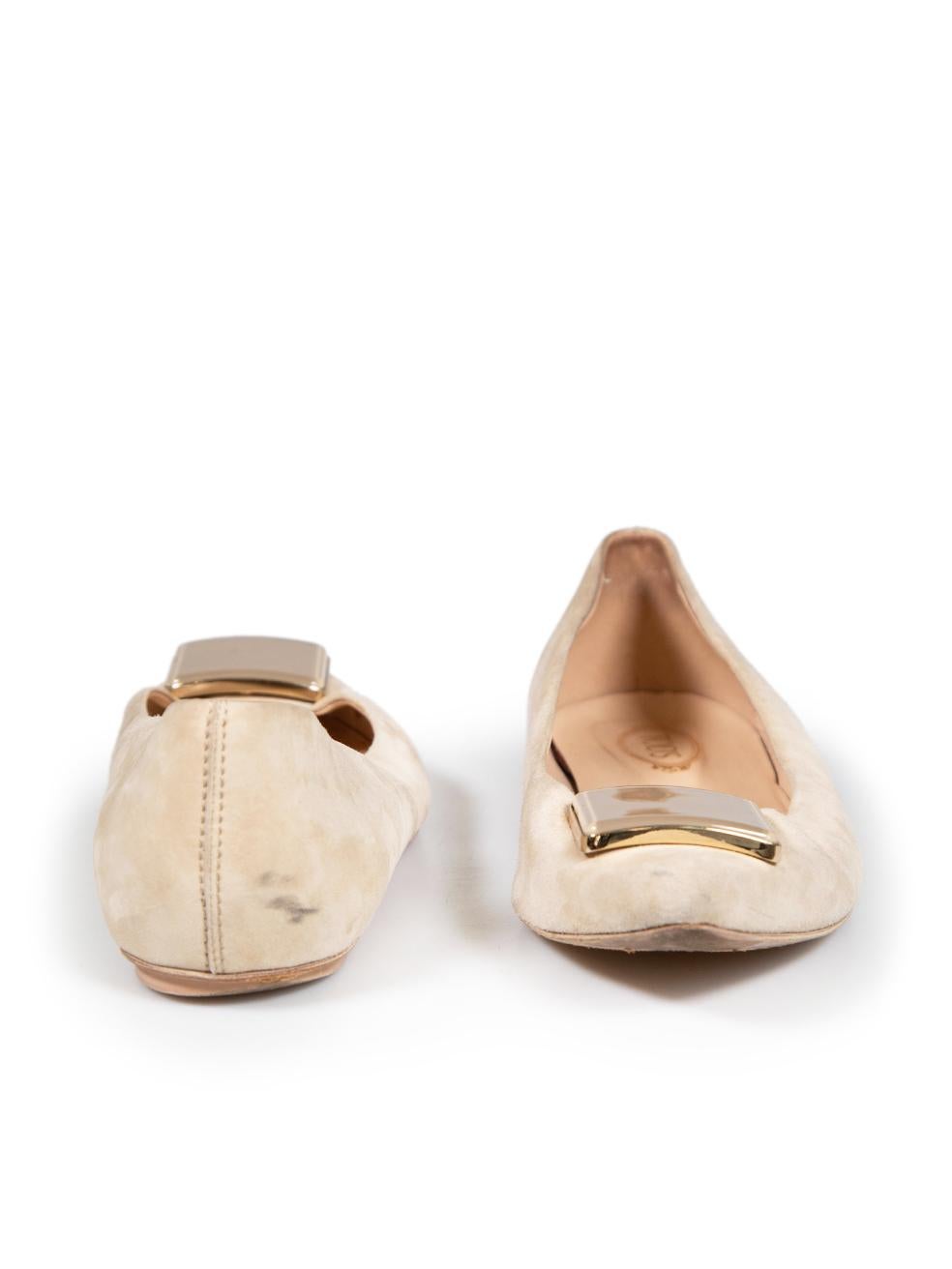 Tod's Beige Suede Ballet Flats Size IT 39.5 In Excellent Condition For Sale In London, GB