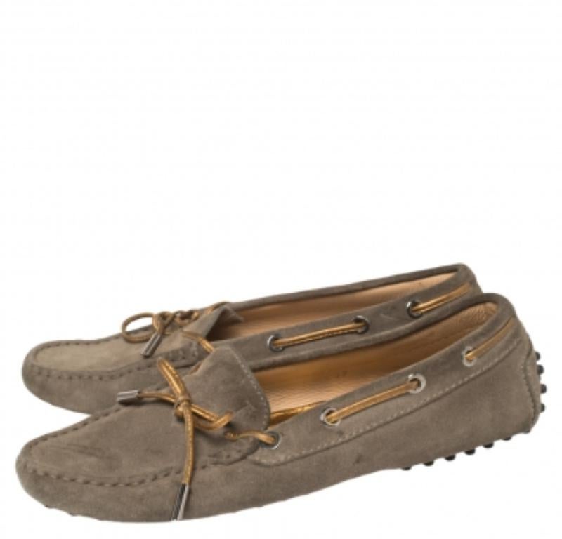 Women's Tod's Beige Suede Bow  Loafers Size 37 For Sale